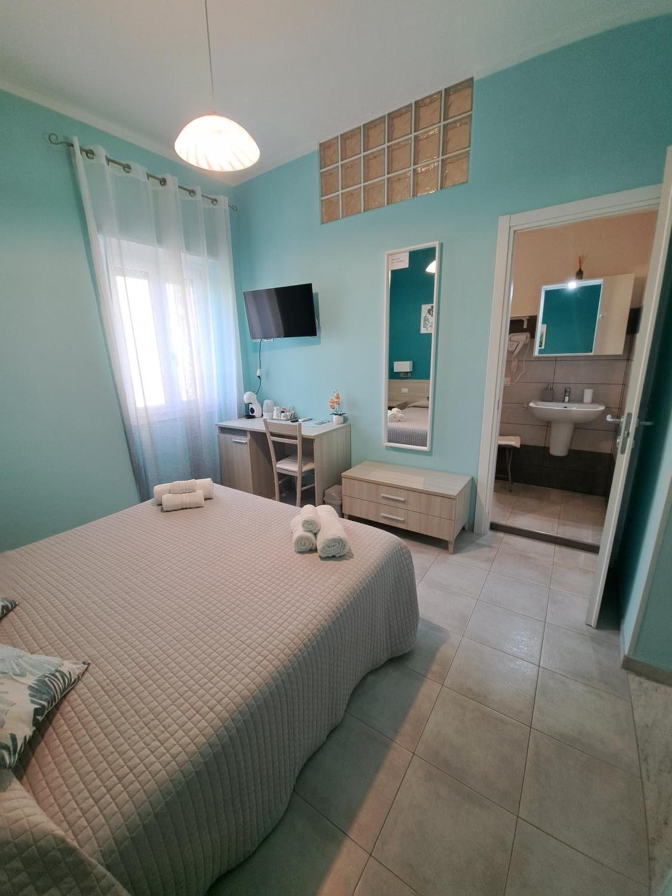 Single Room with Private Bathroom photo 1