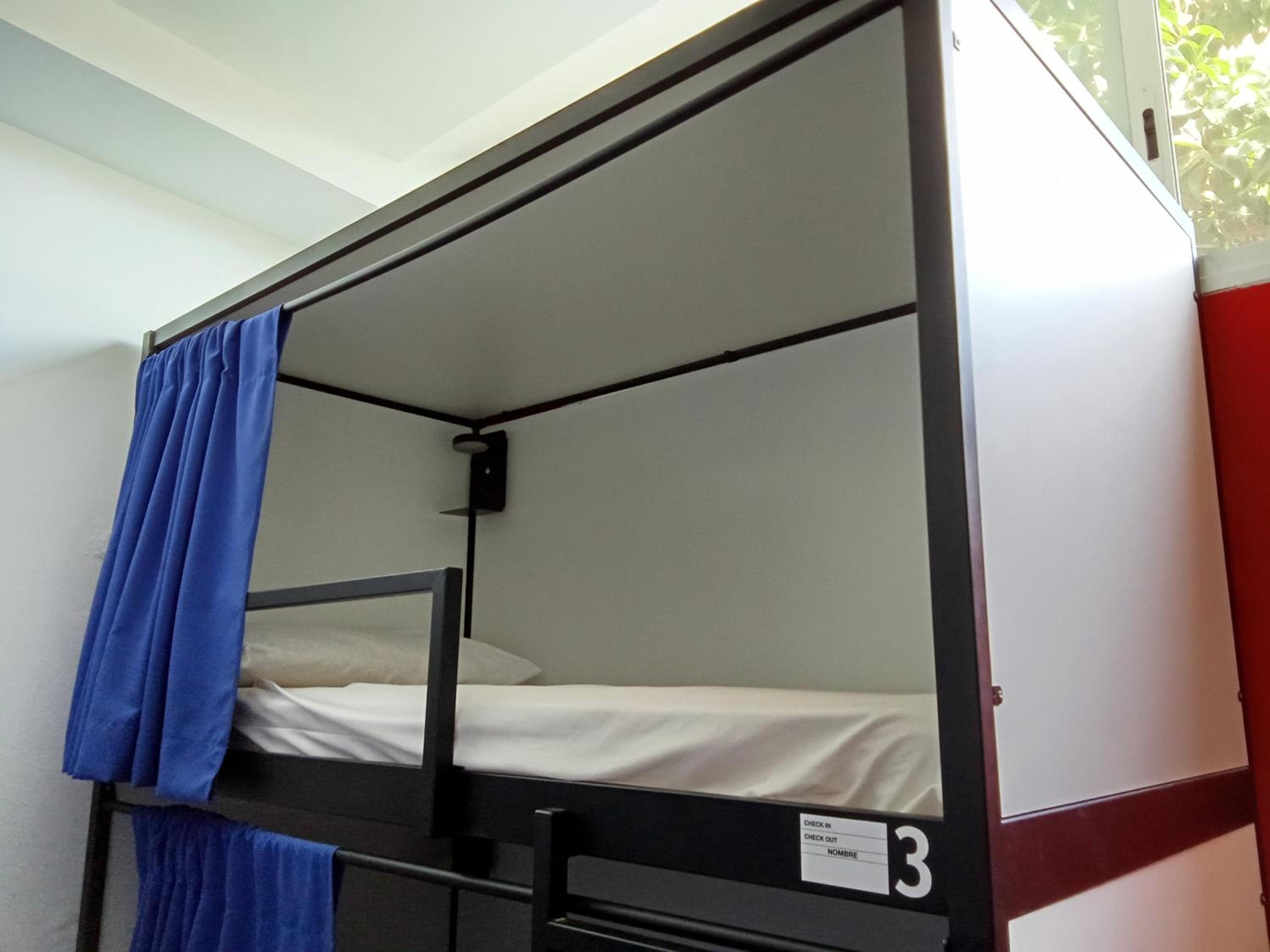 Bed in 8-Bed Mixed Dormitory Room photo 3