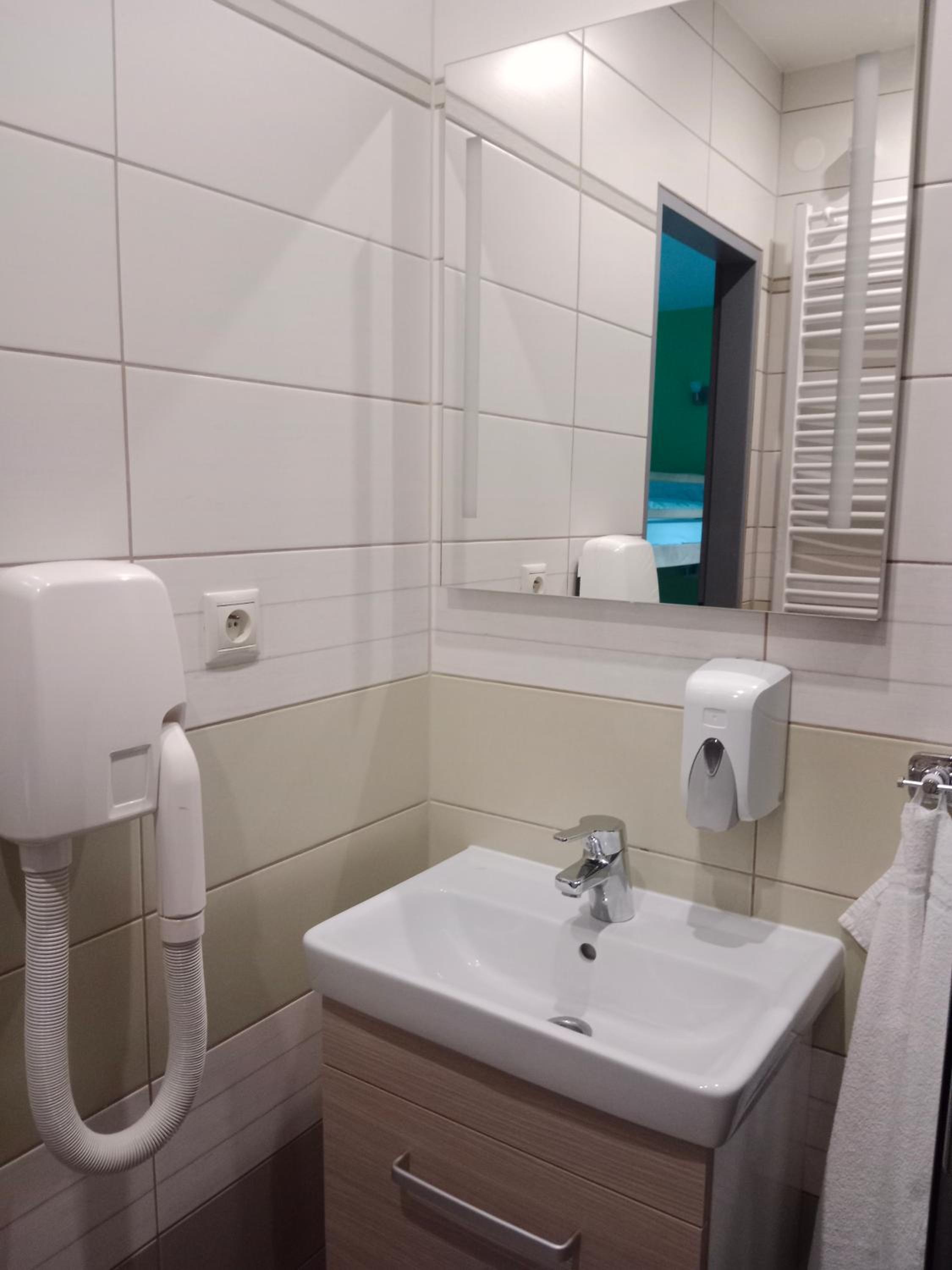 Quadruple Room with Private Bathroom photo 3