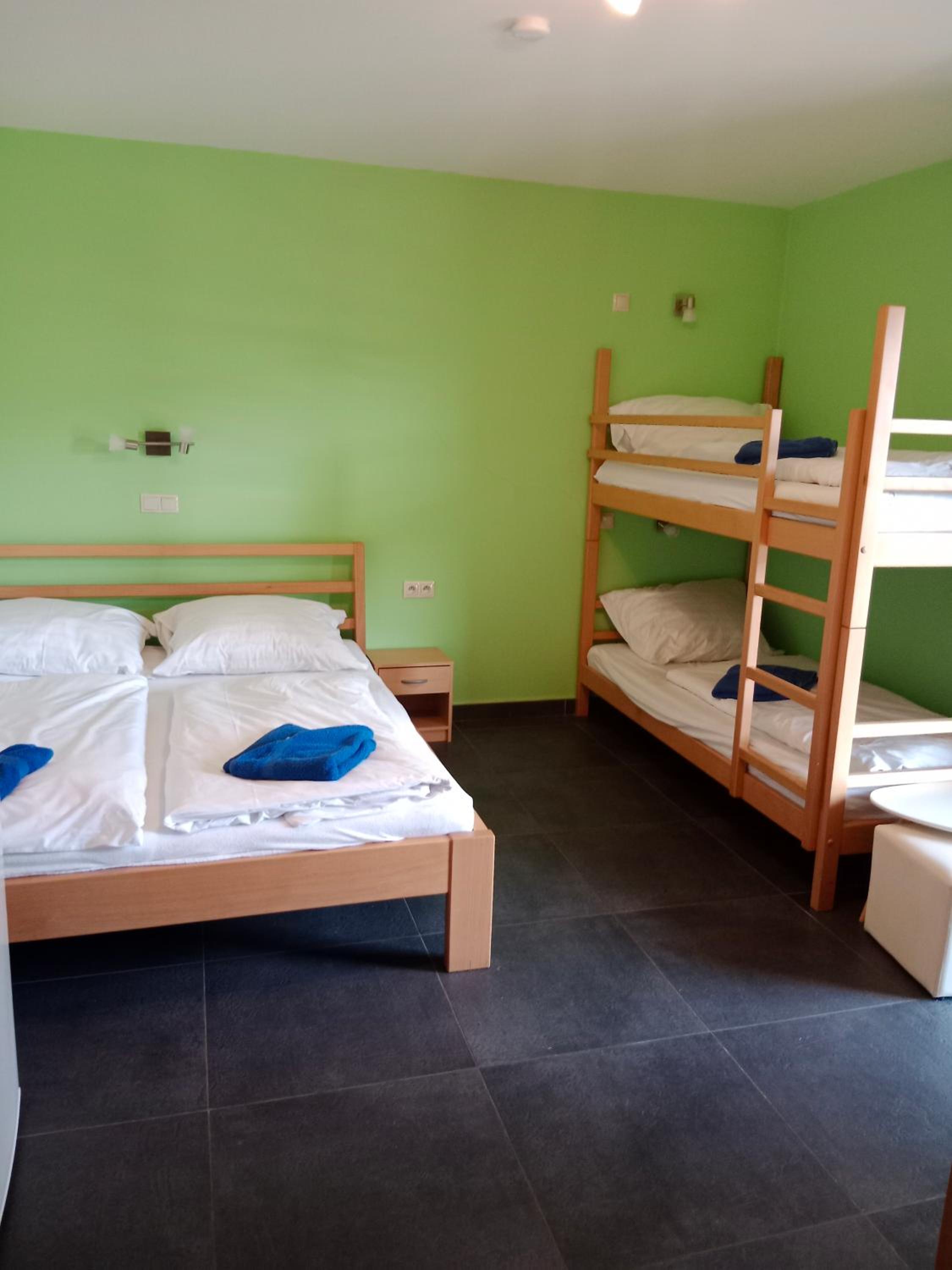 Quadruple Room with Private Bathroom photo 1