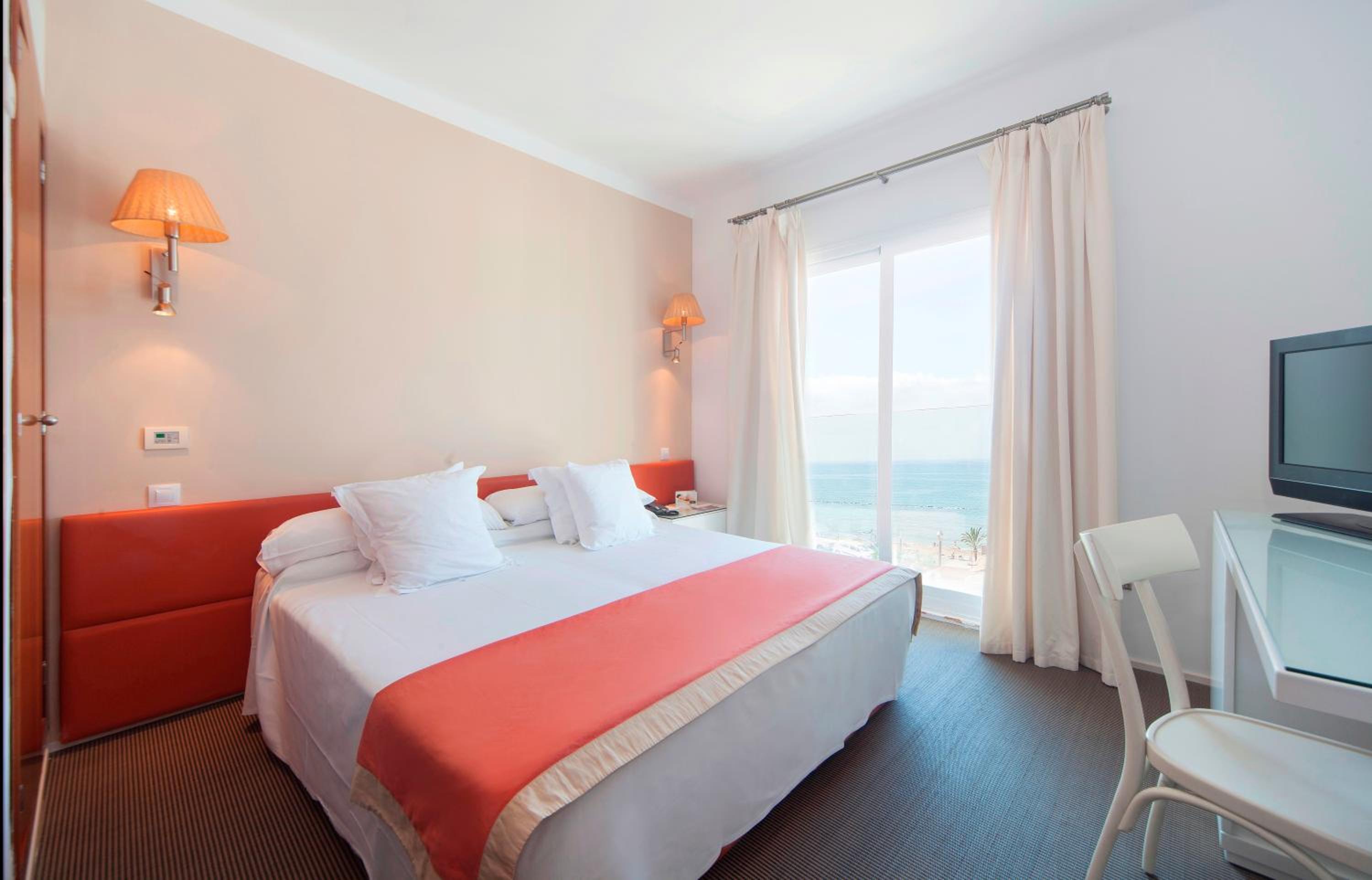 Twin Room with Sea View thumbnail 5