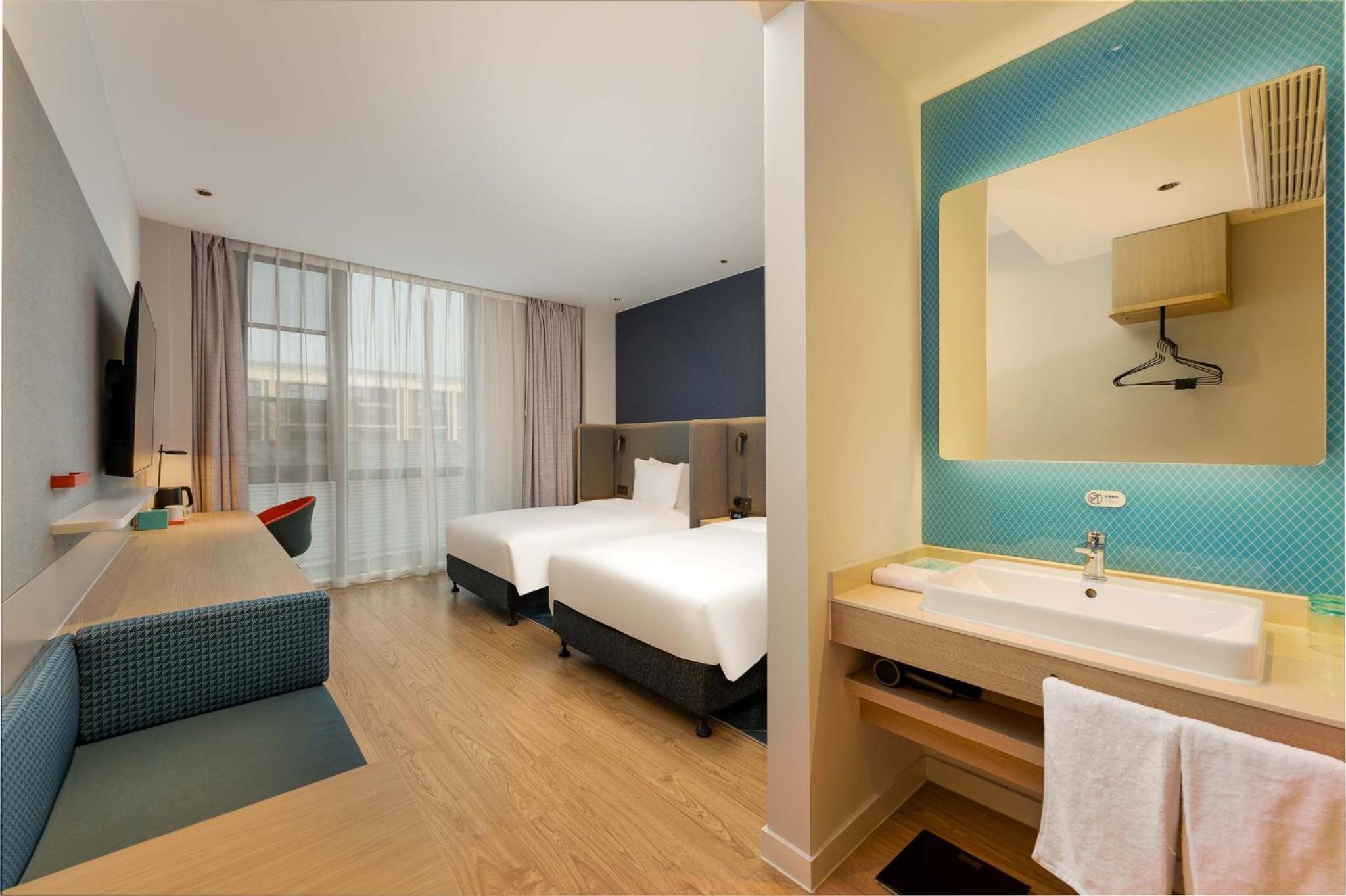 Standard Double Room with Two Double Beds and Minifridge photo 1