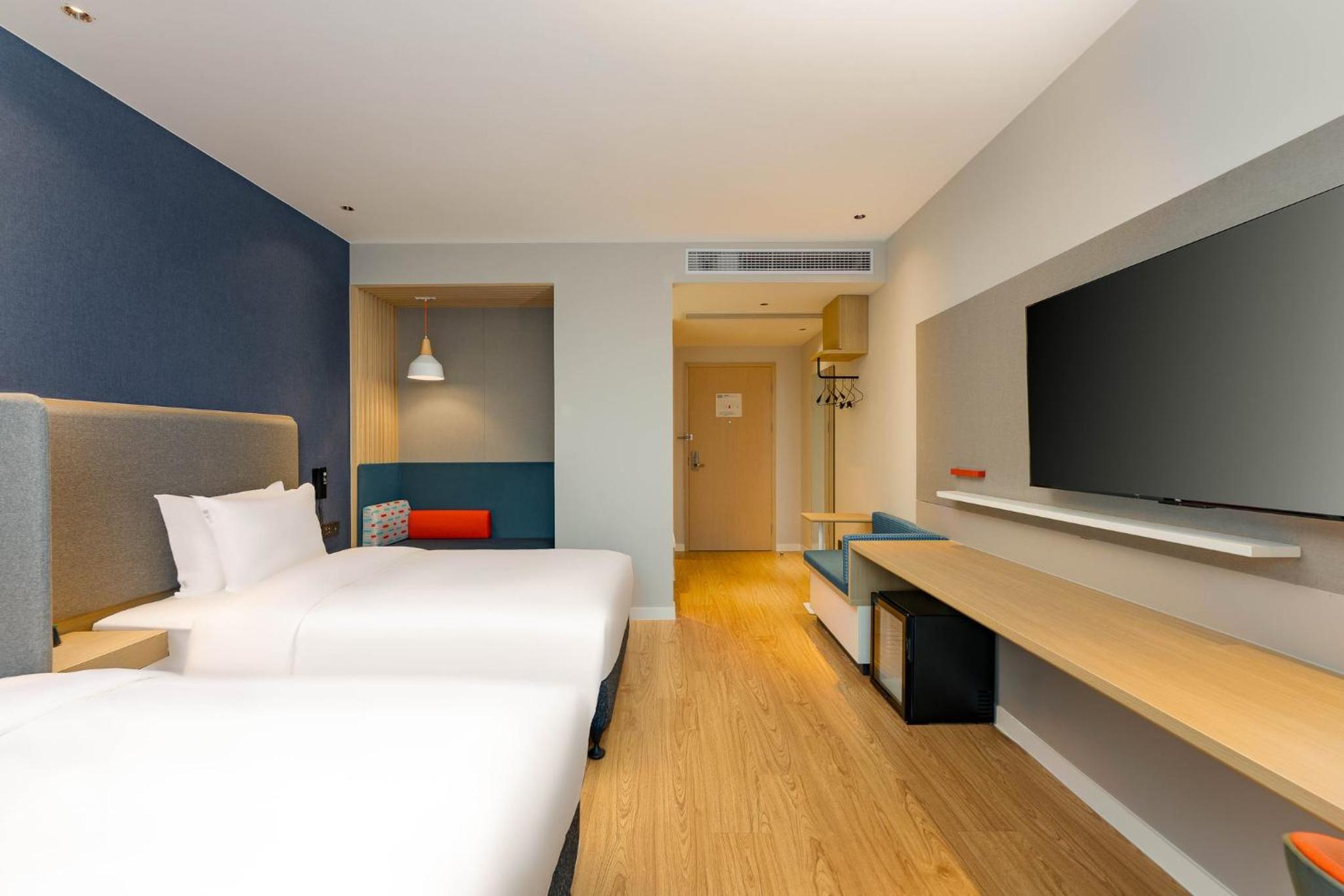 Standard Double Room with Two Double Beds and Minifridge photo 3