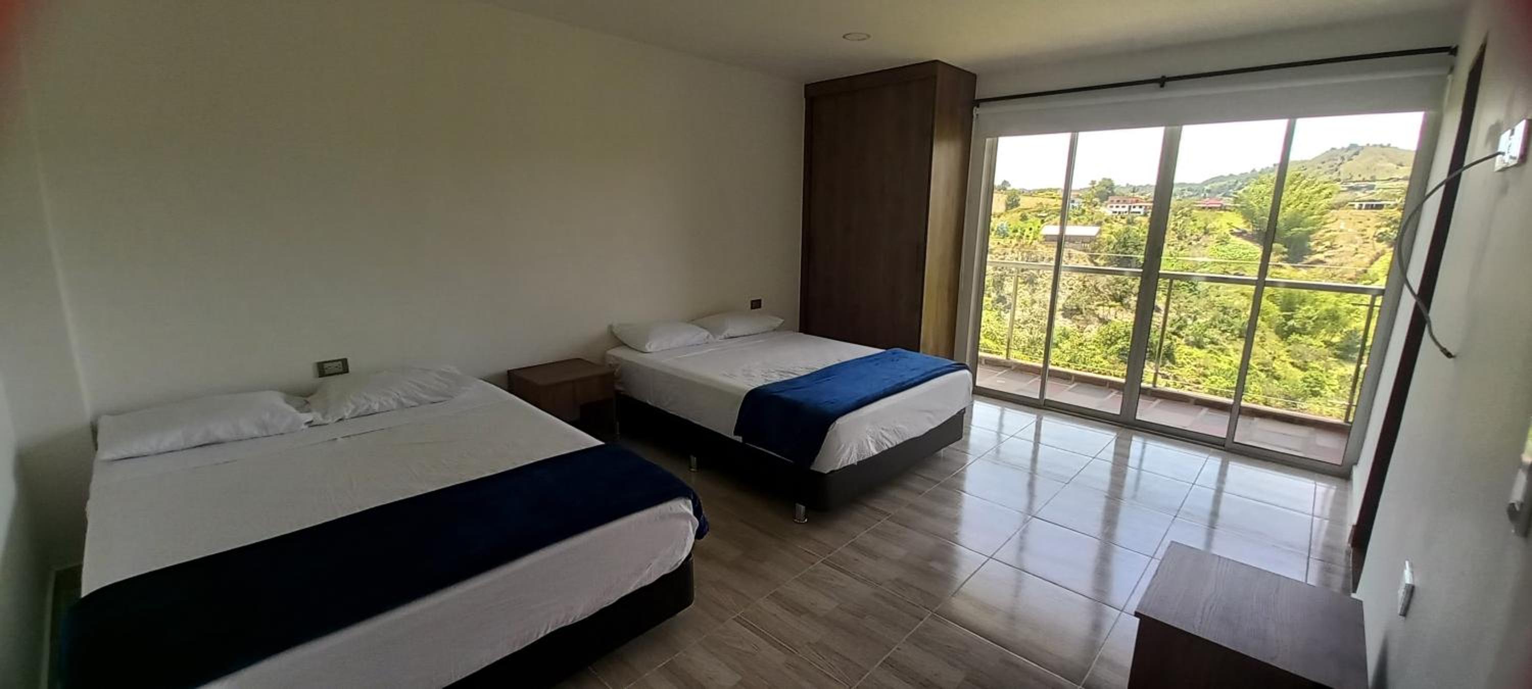 Six-Bedroom House photo 1