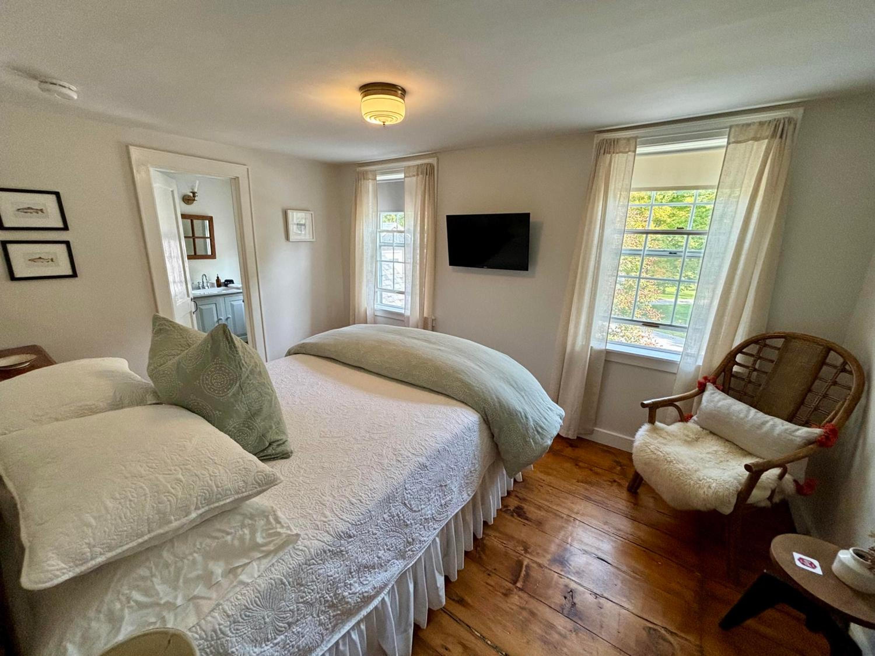 Queen Room photo 1