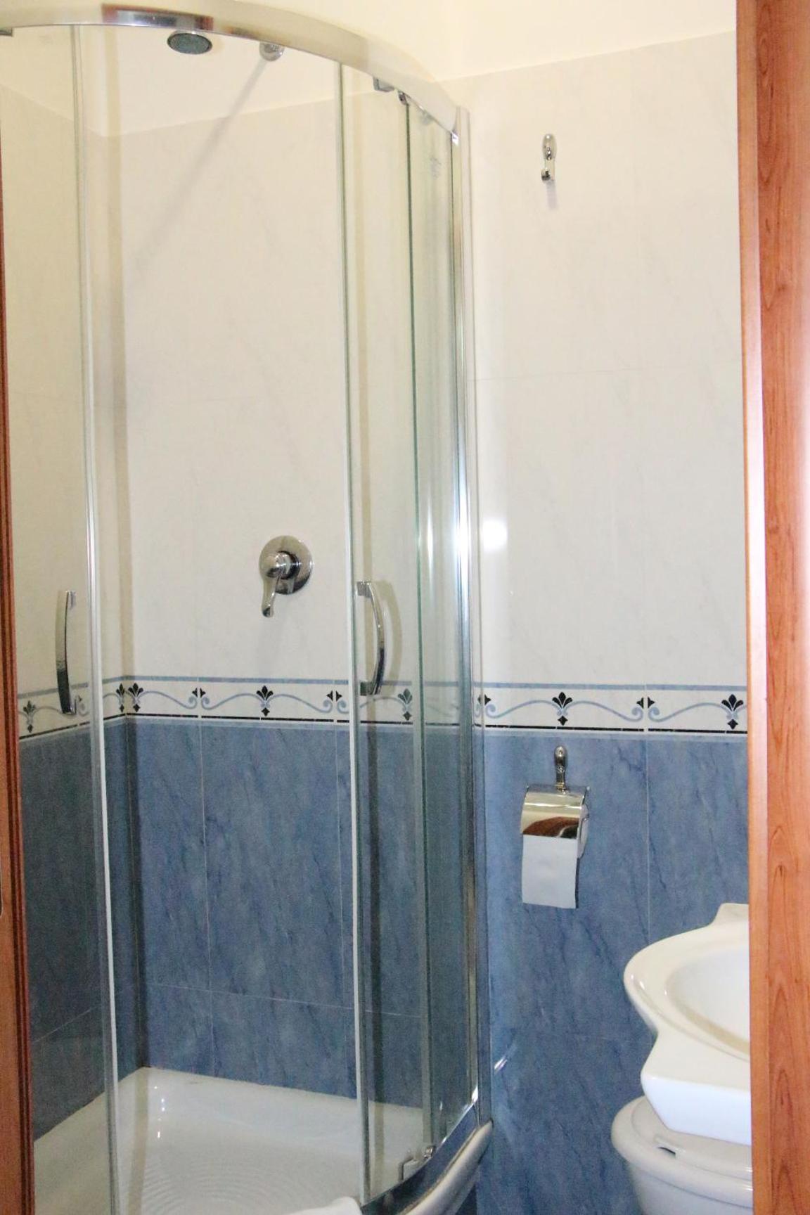 Large Twin Room photo 2