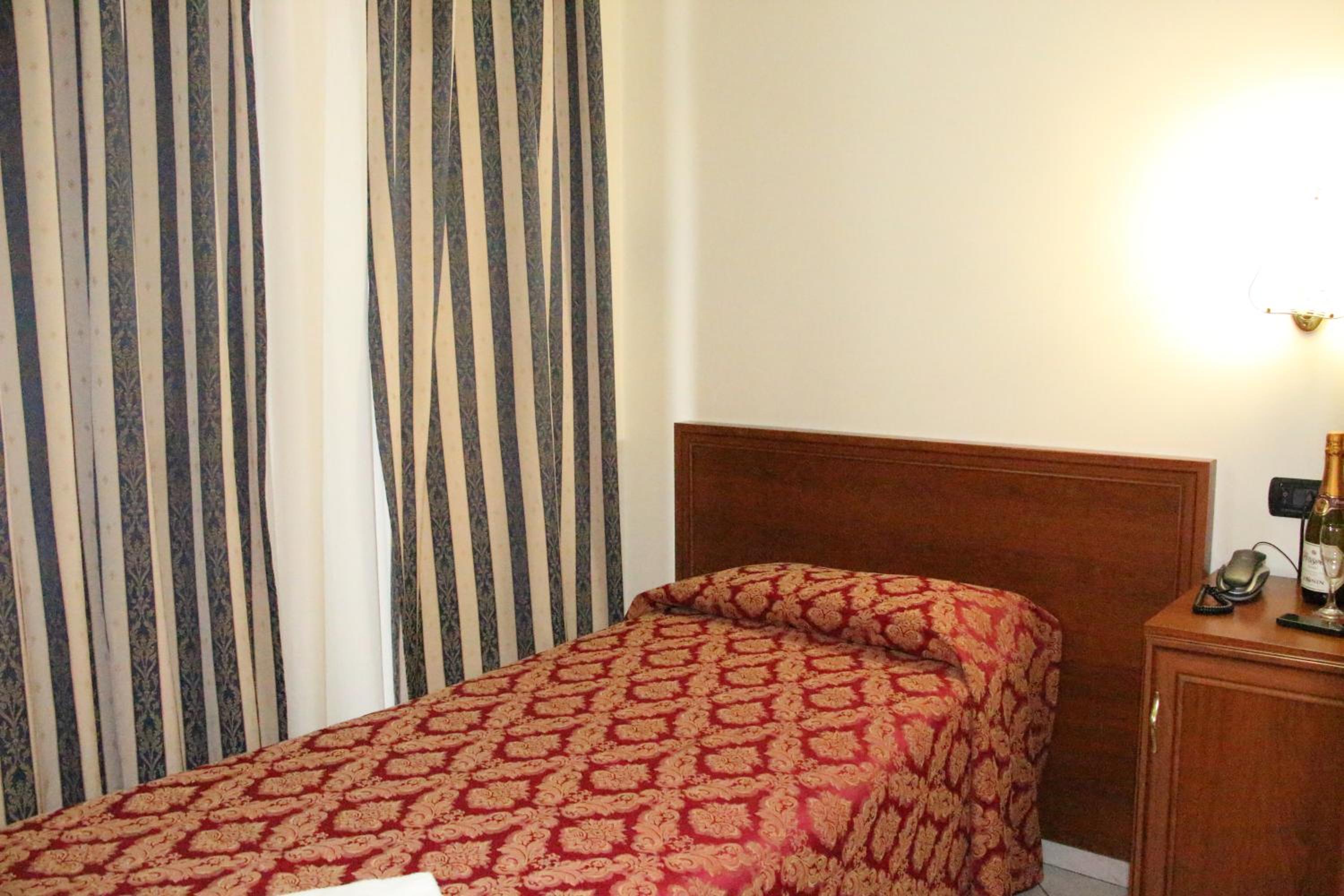 Single Room photo 1