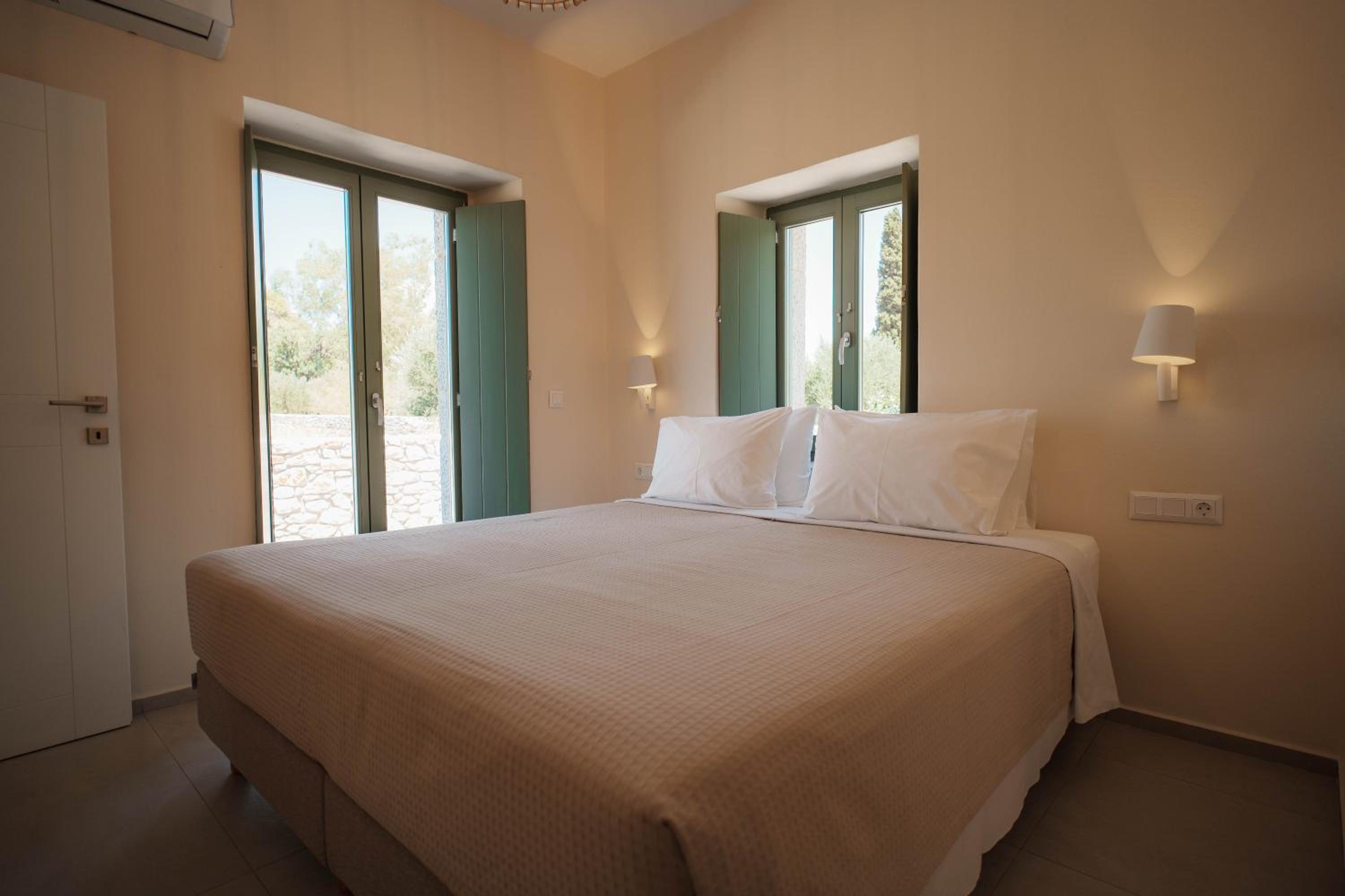 Three-Bedroom Villa photo 1