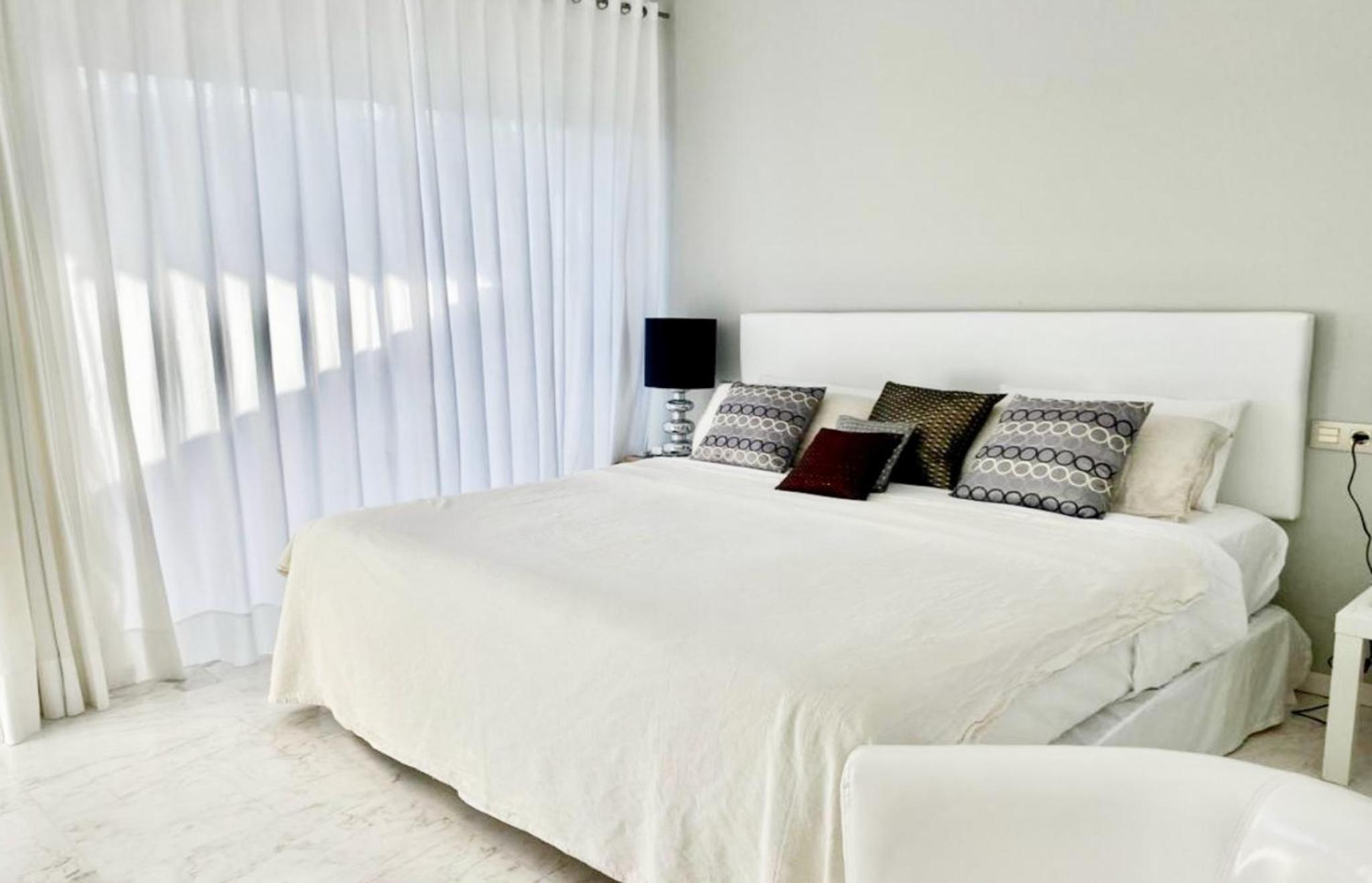 Four-Bedroom Luxury Apartment photo 2