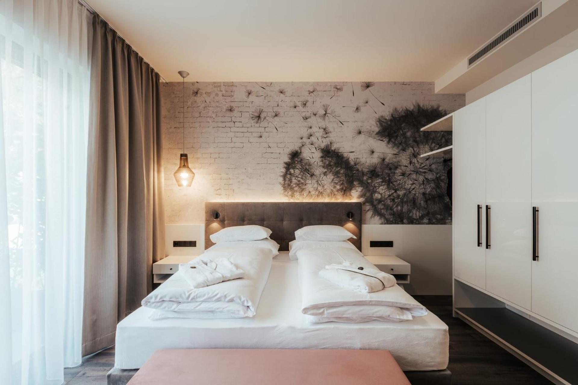 Budget Double Room - Photo 10