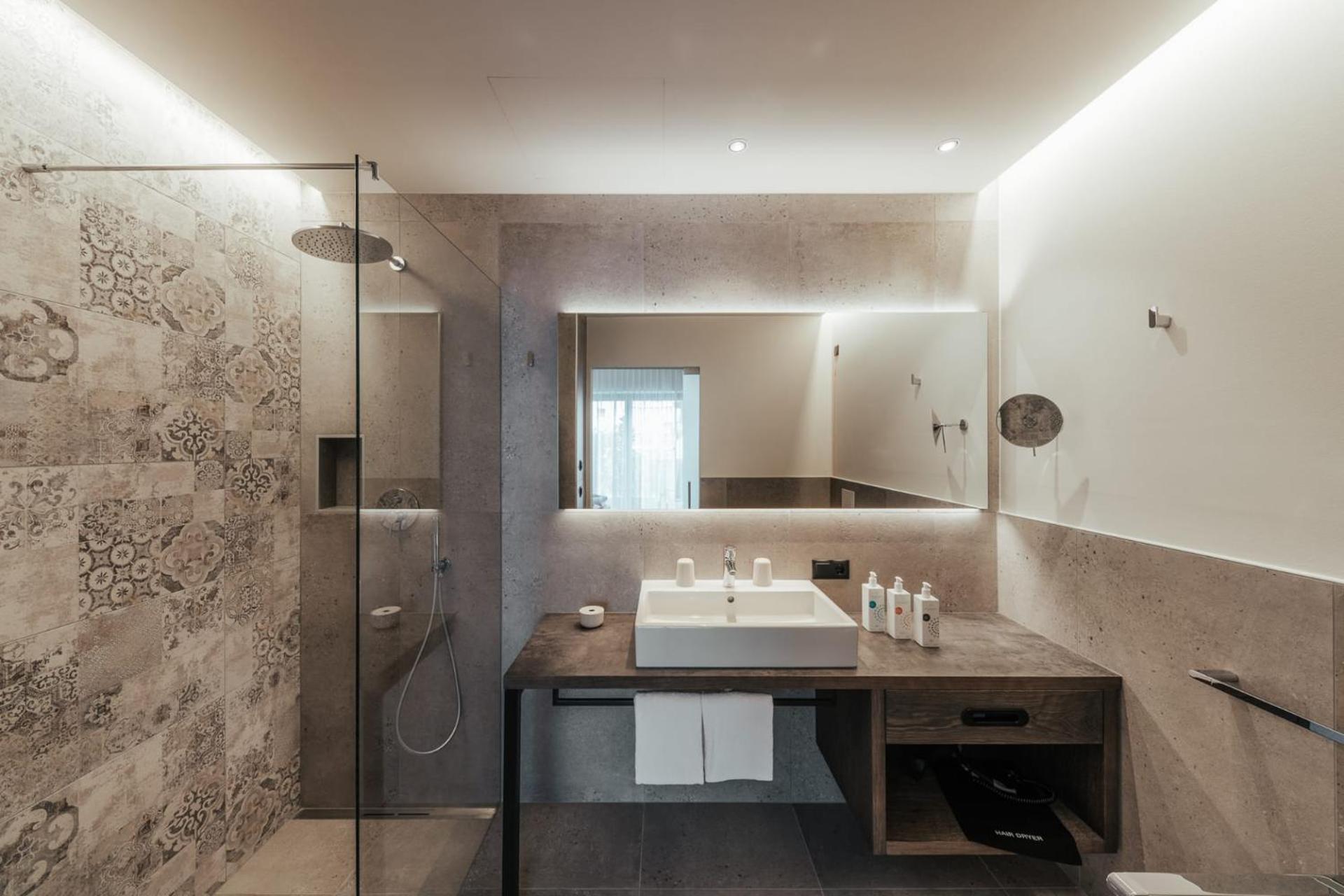 Budget Double Room - Photo 7