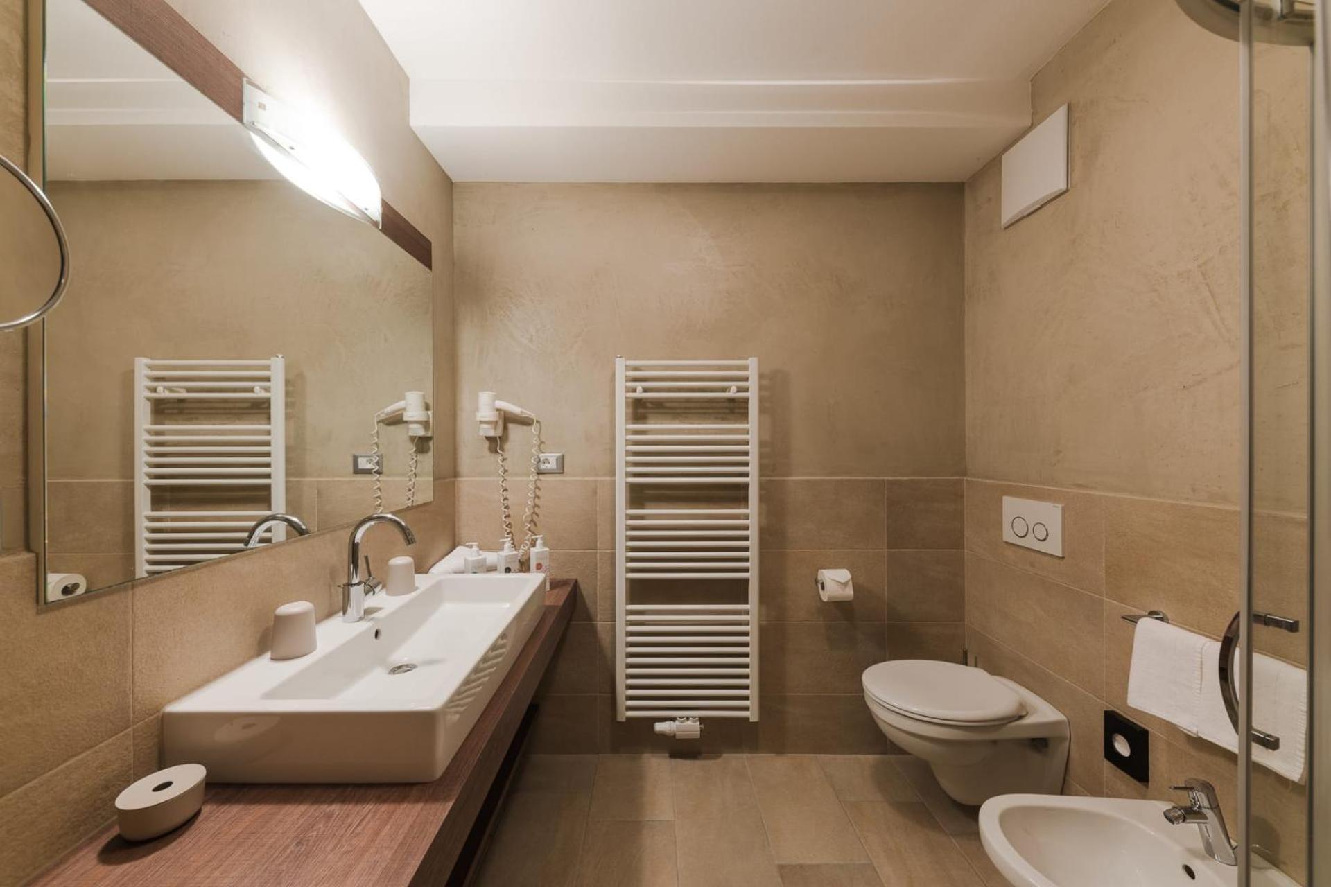 Two-Bedroom Suite - Photo 6
