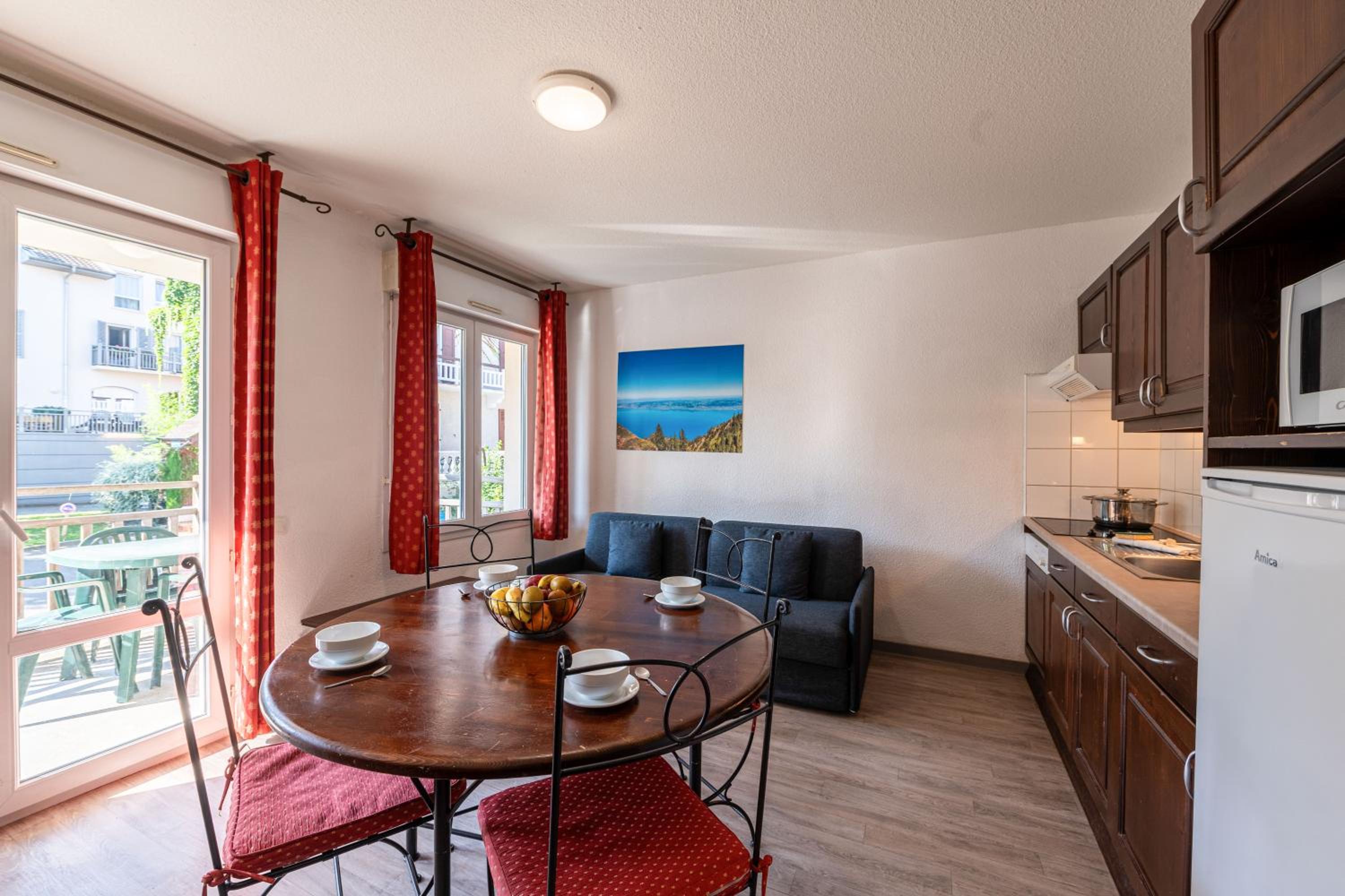 Two-Bedroom Apartment - Photo 2