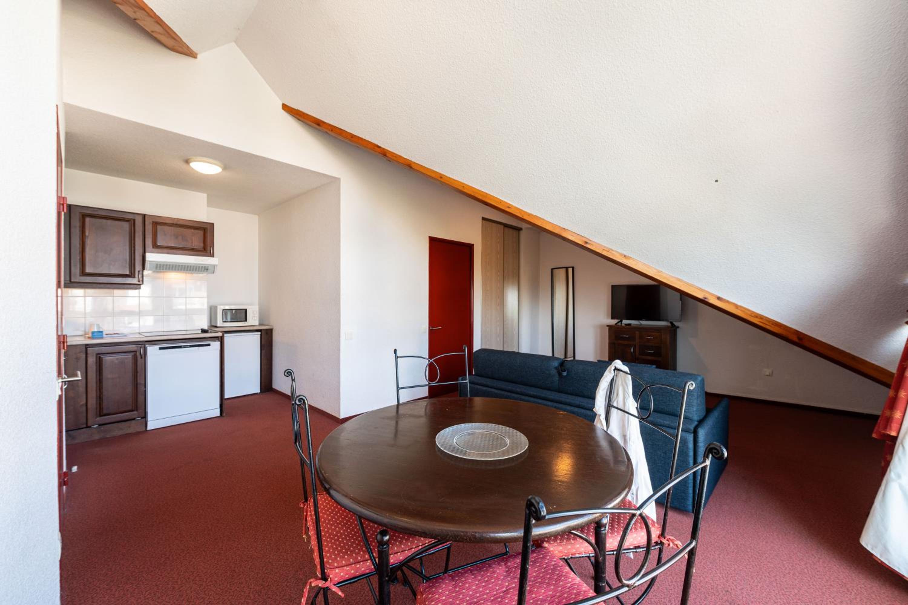 One Bedroom Apartment - Photo 2