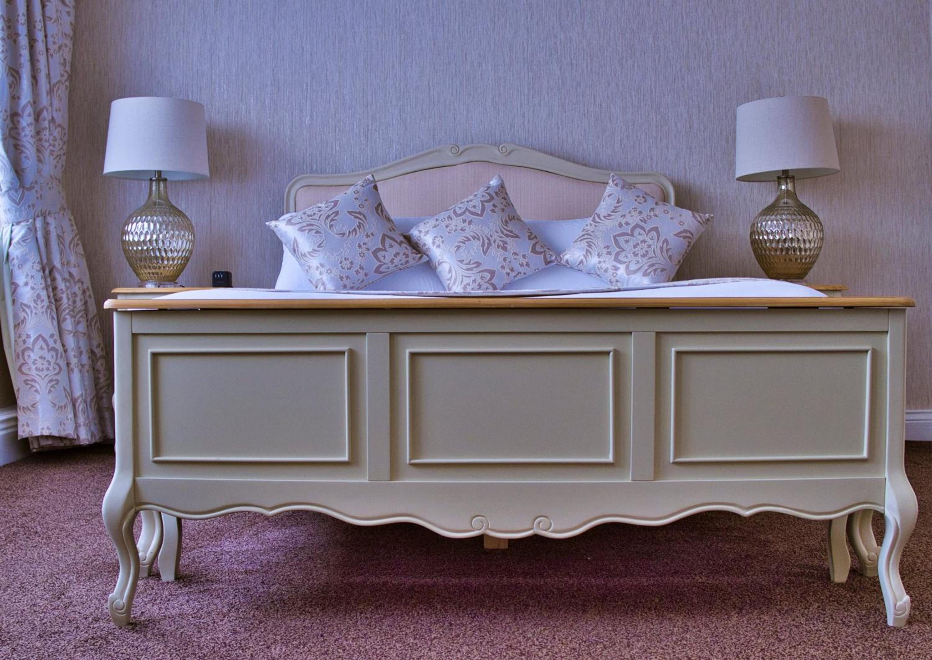 Suite - Photo 11