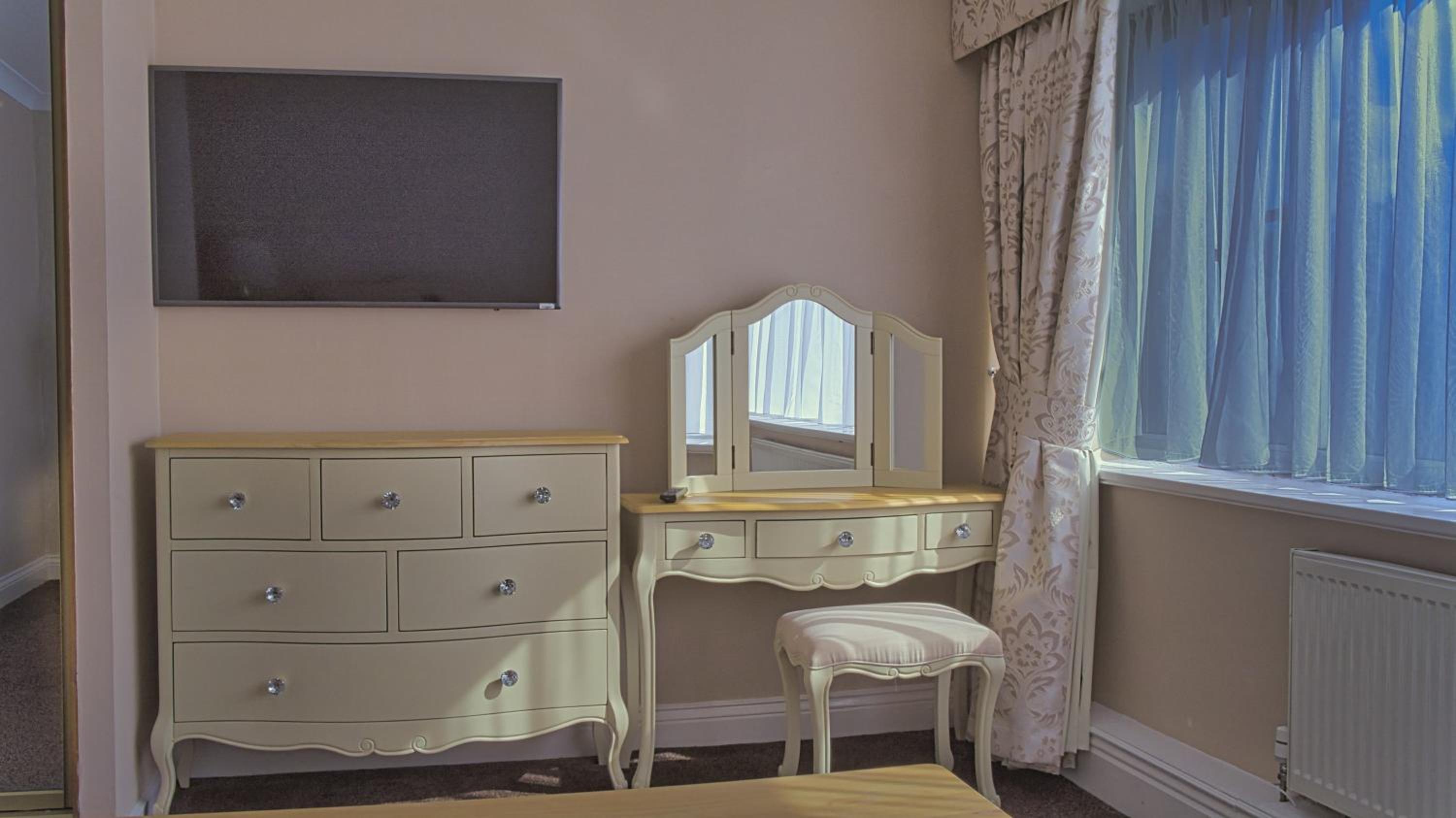 Suite - Photo 14