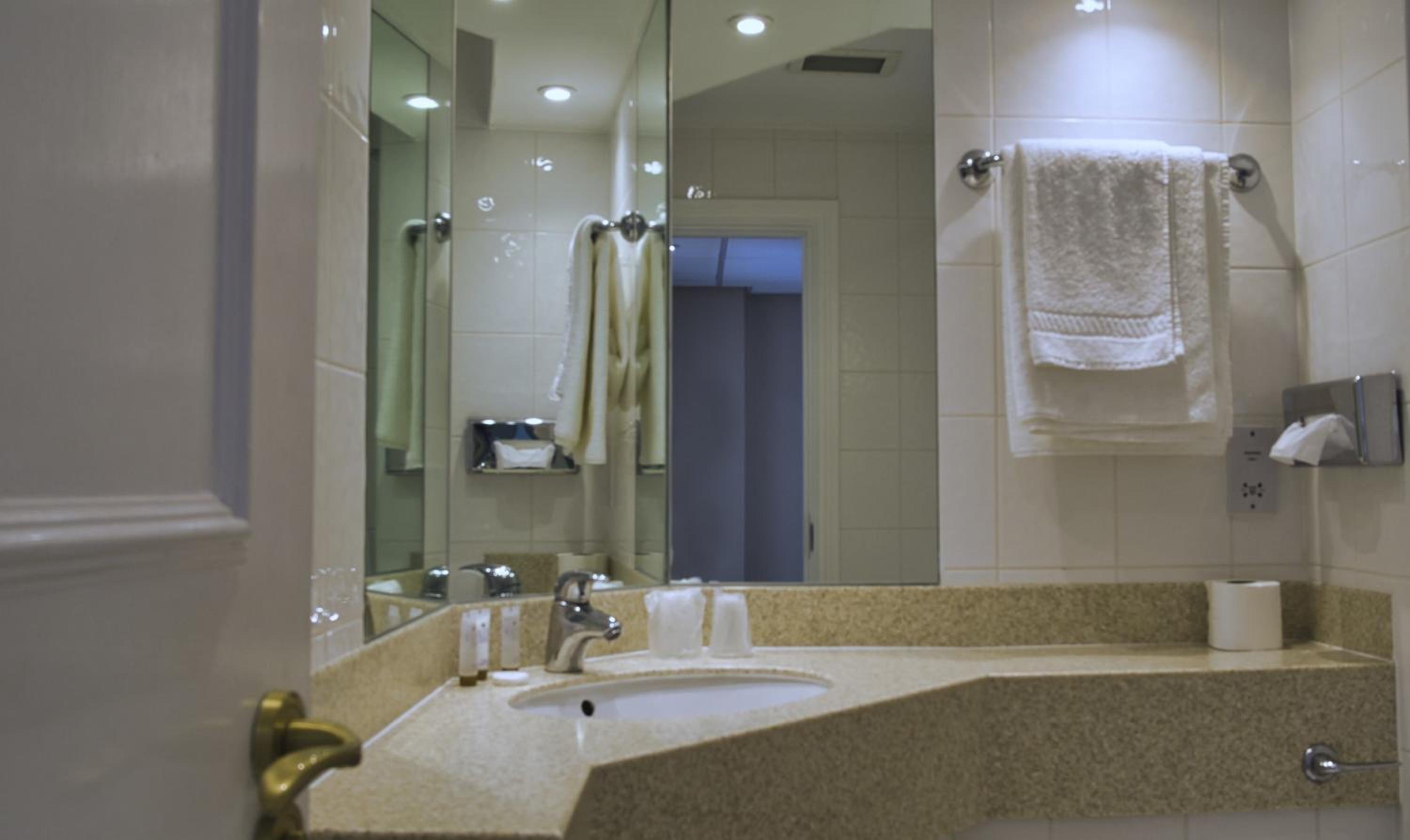 Suite - Photo 3