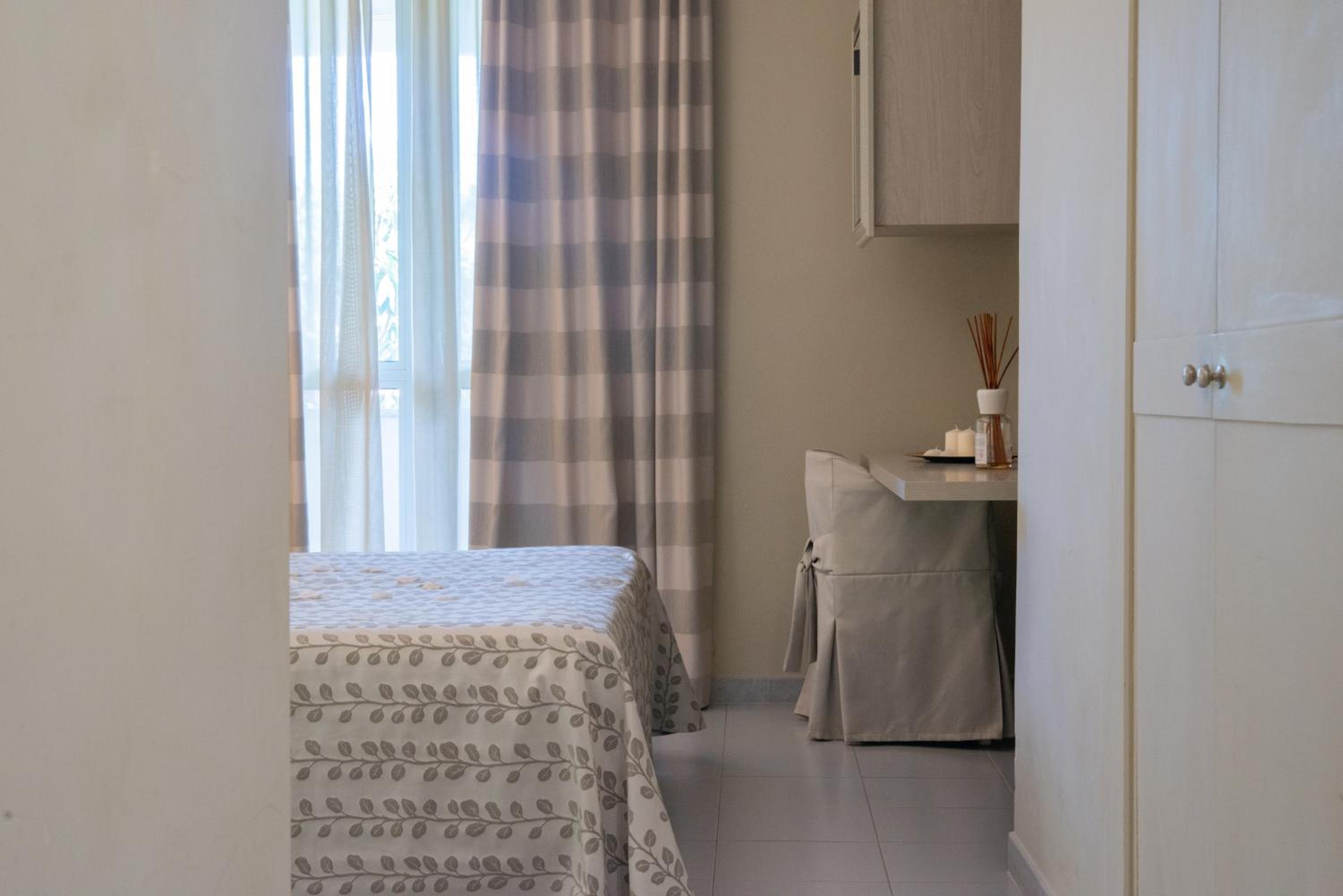 Double or Twin Room - Photo 14