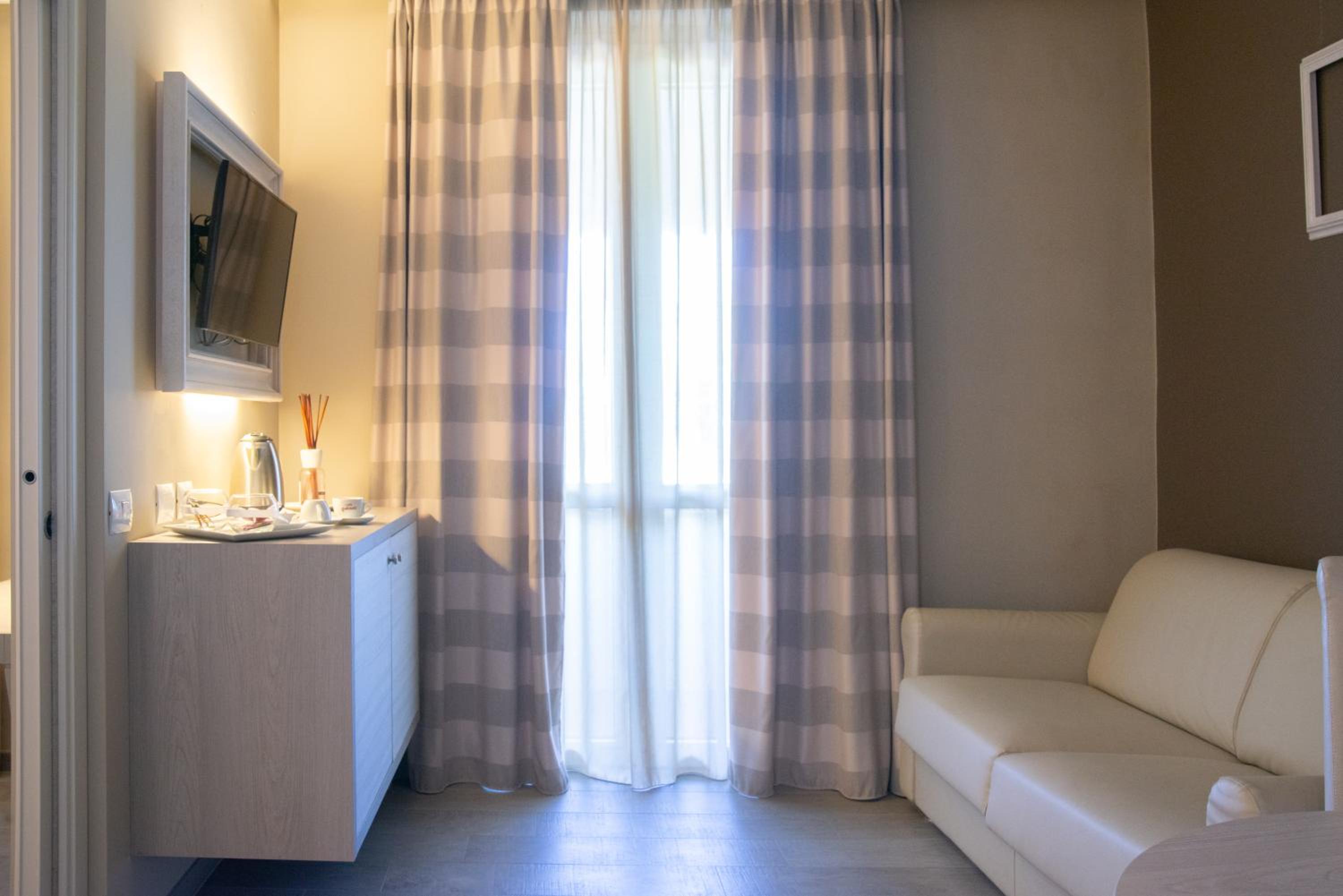 Suite - Photo 8