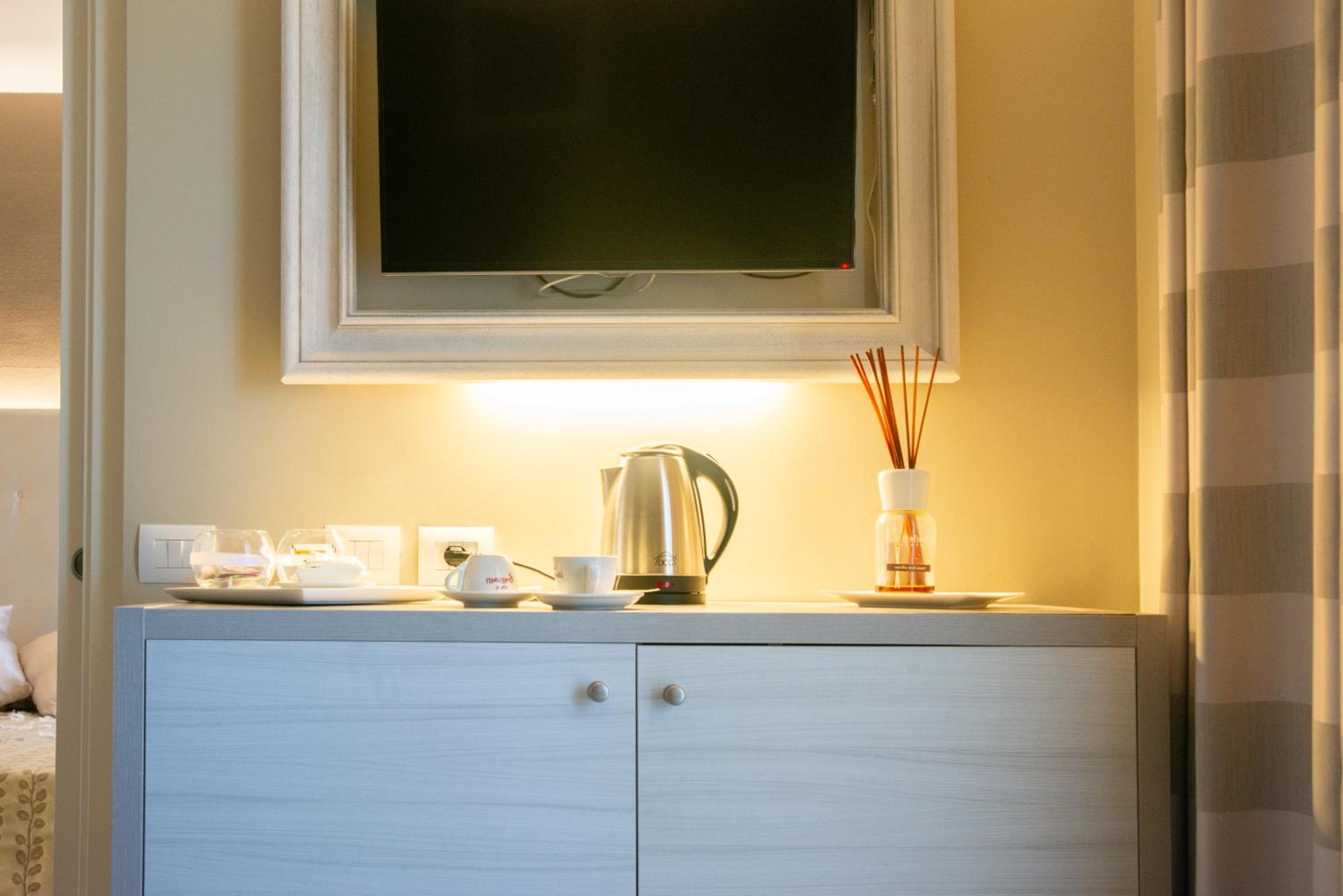 Suite - Photo 11