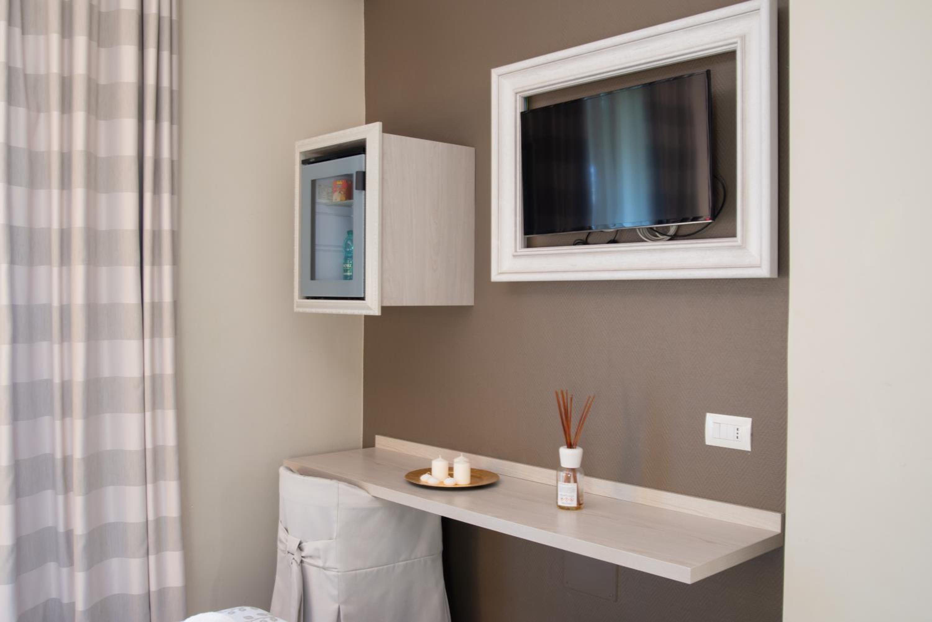 Double or Twin Room - Photo 13
