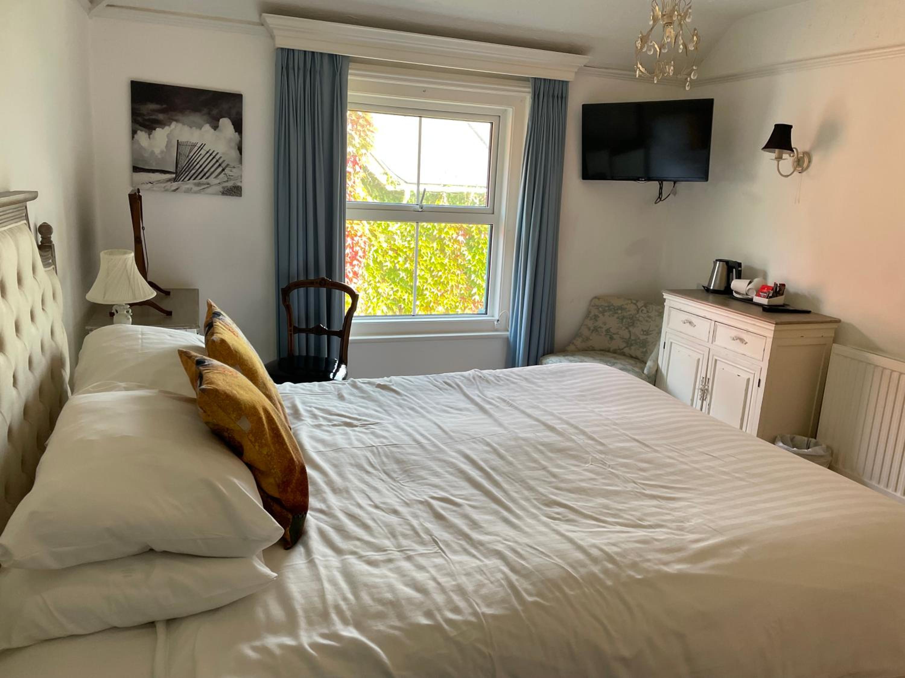 Deluxe Double Room with Sea View - Photo 10