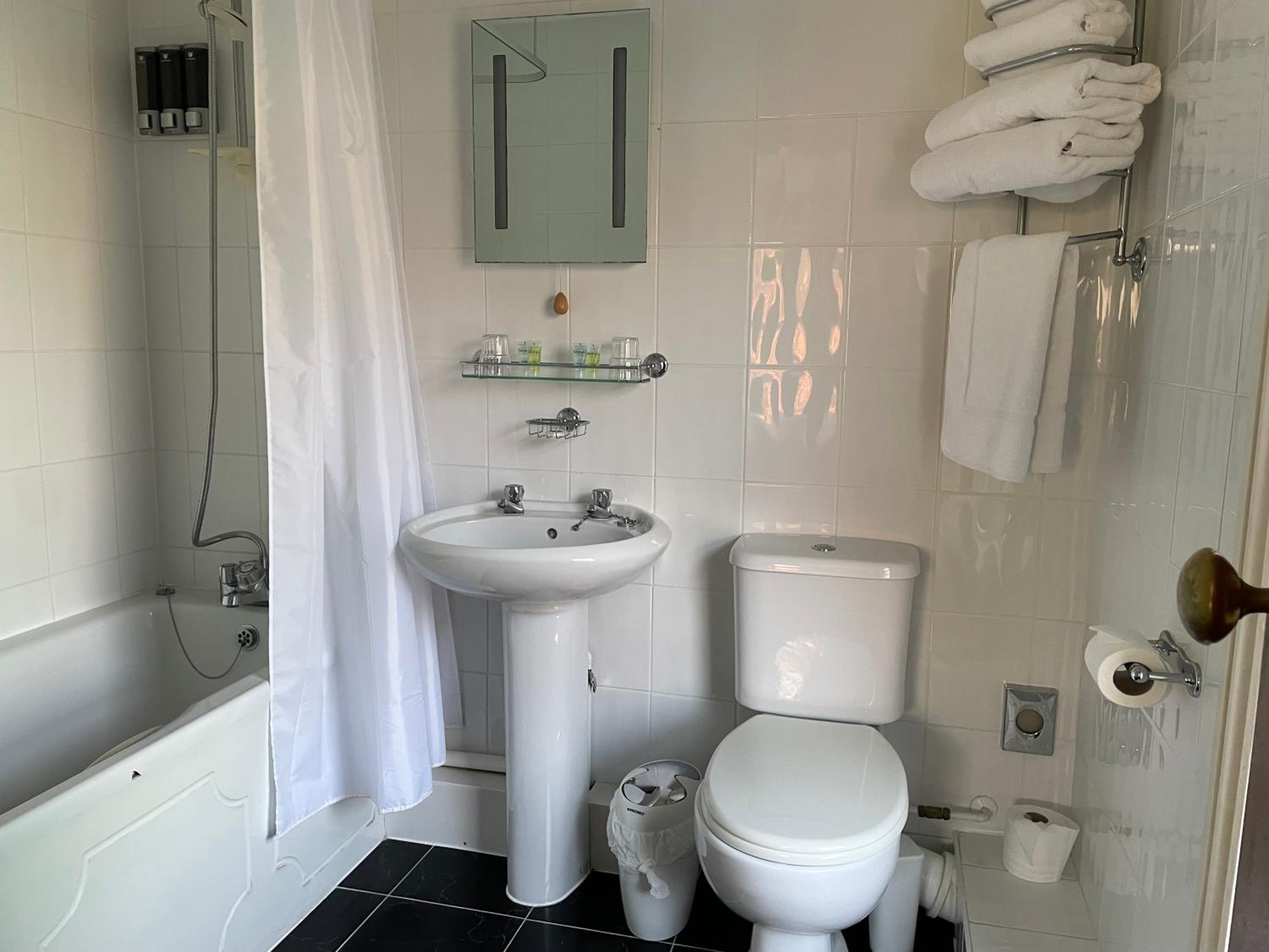 Deluxe Double Room with Sea View - Photo 12