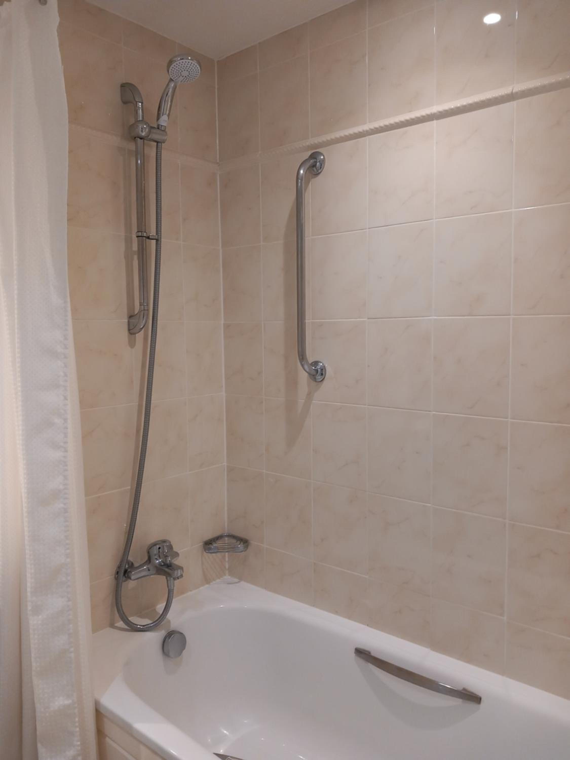 Standard Double Room - Photo 7