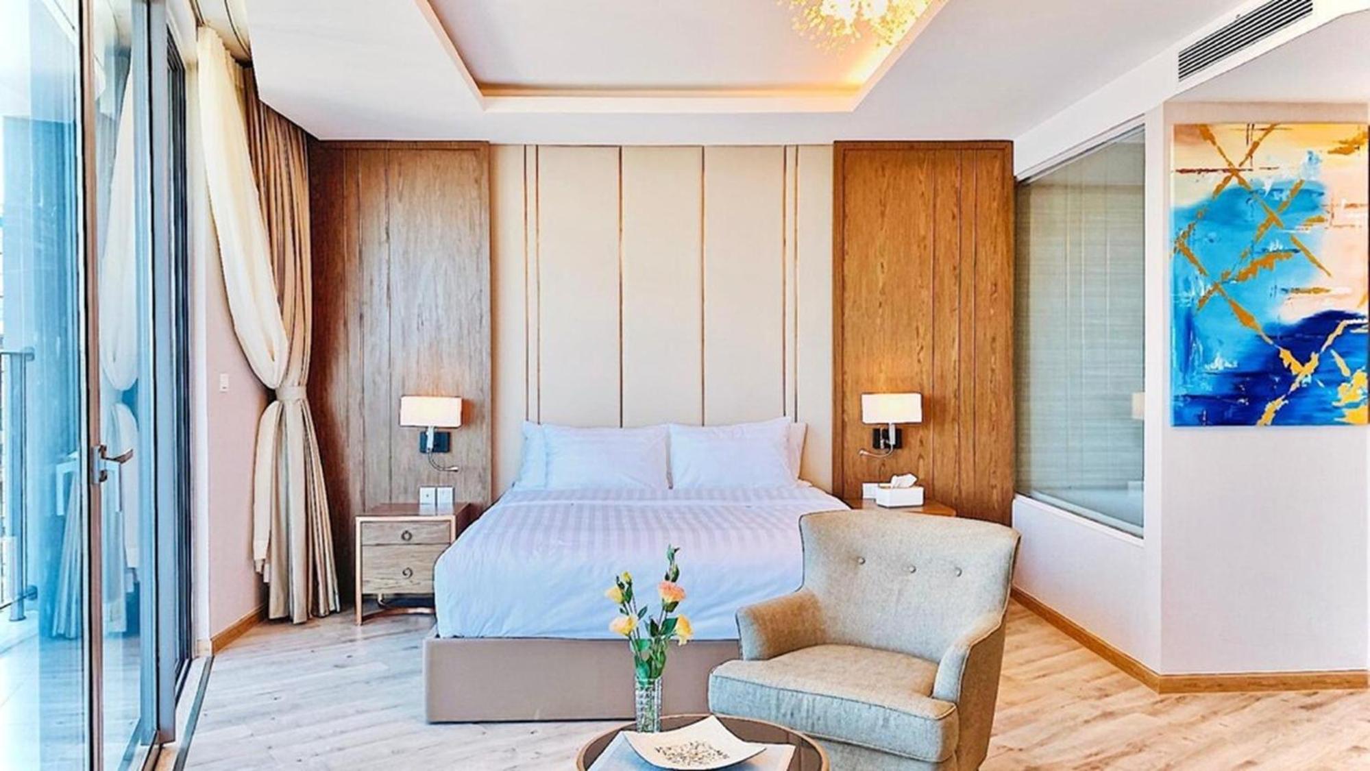 Deluxe Queen Room