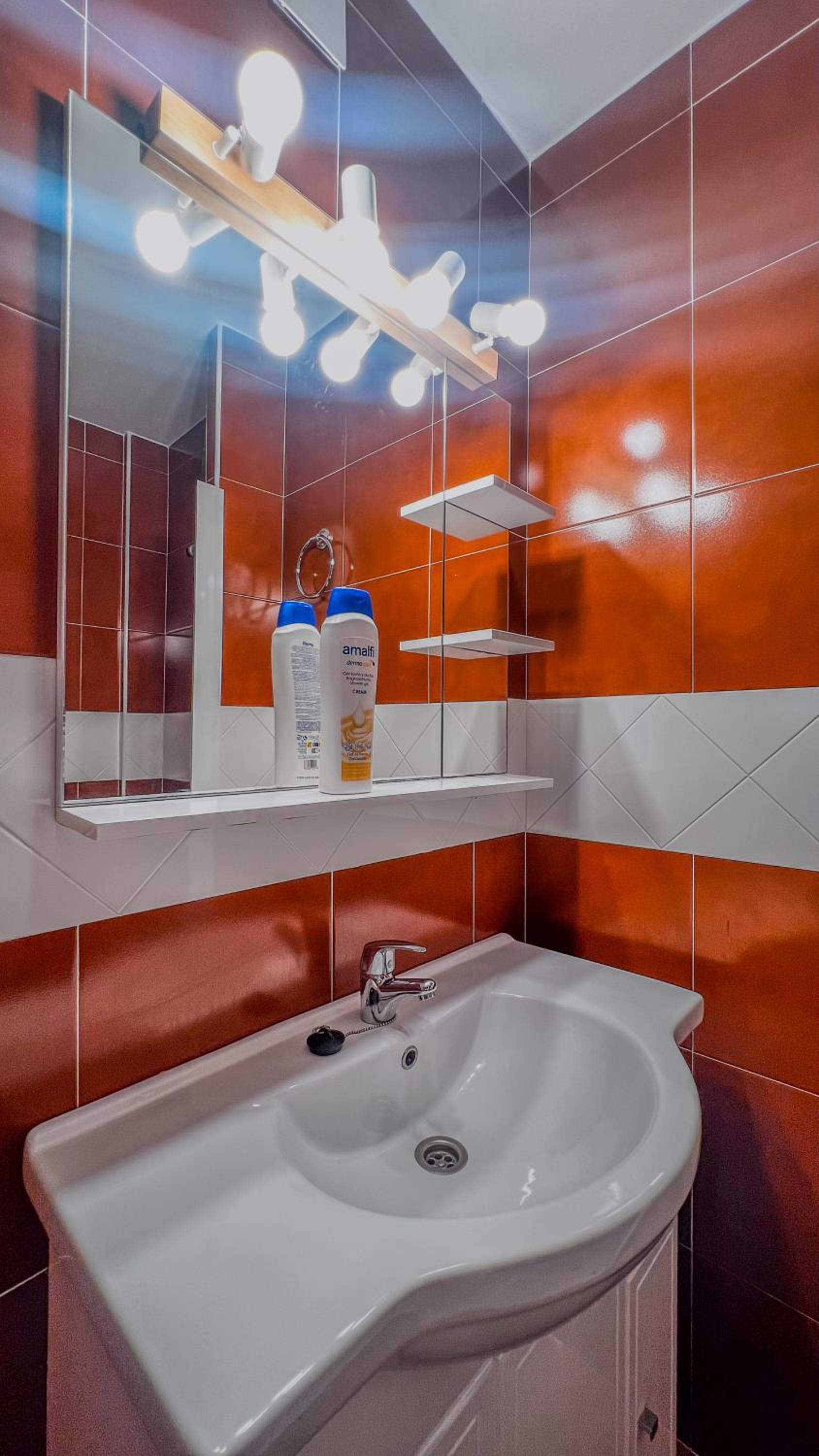 Twin Room with Private Bathroom photo 2