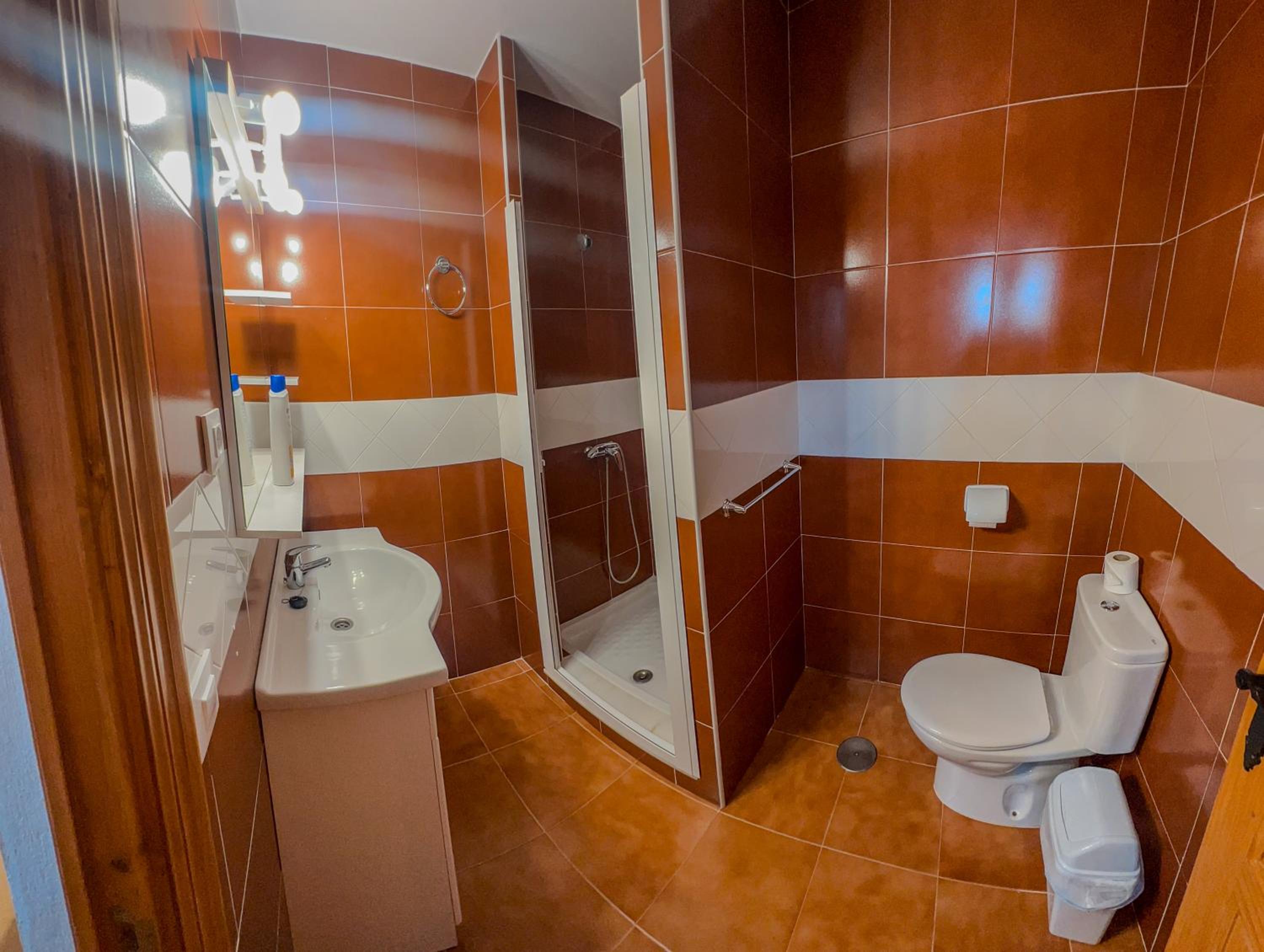 Twin Room with Private Bathroom photo 3