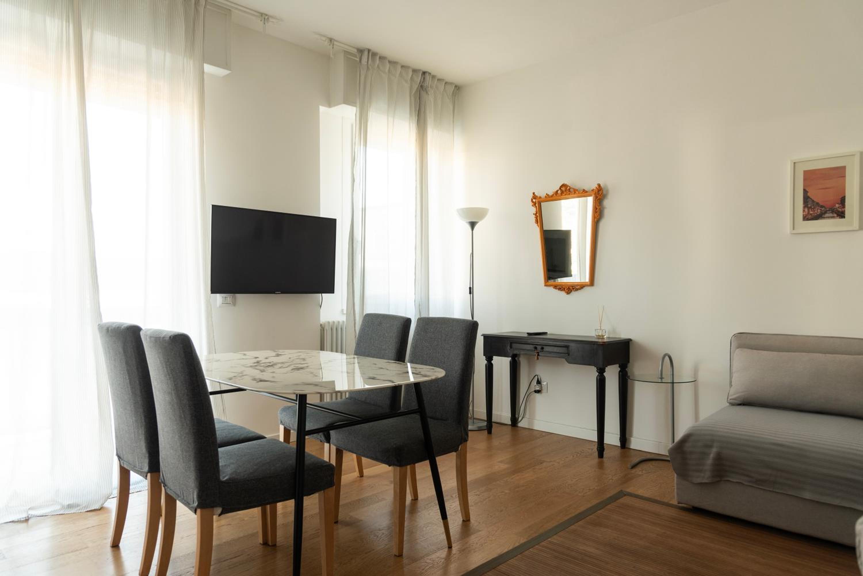 One-Bedroom Apartment