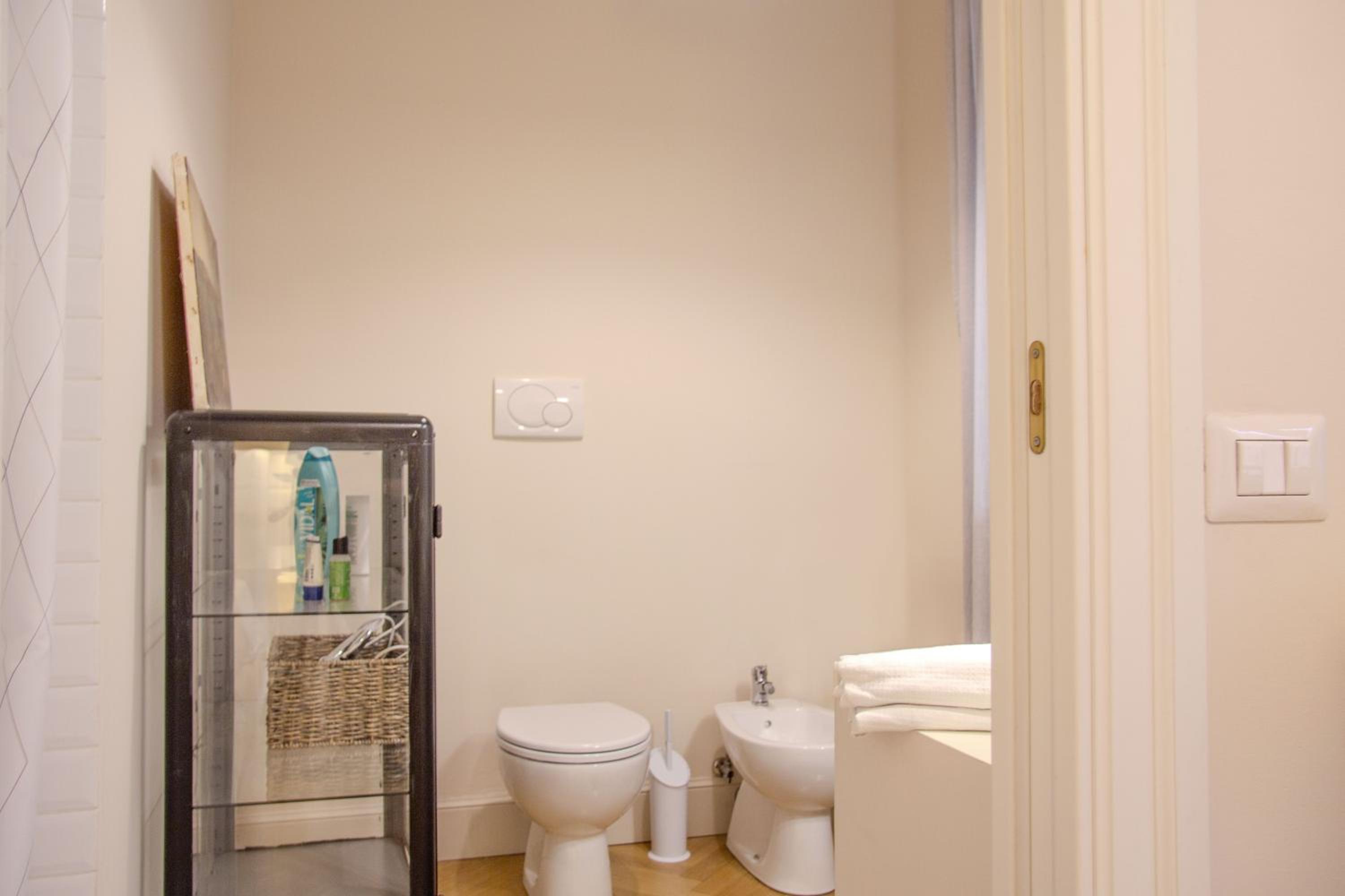 Single Room with Private Bathroom photo 3