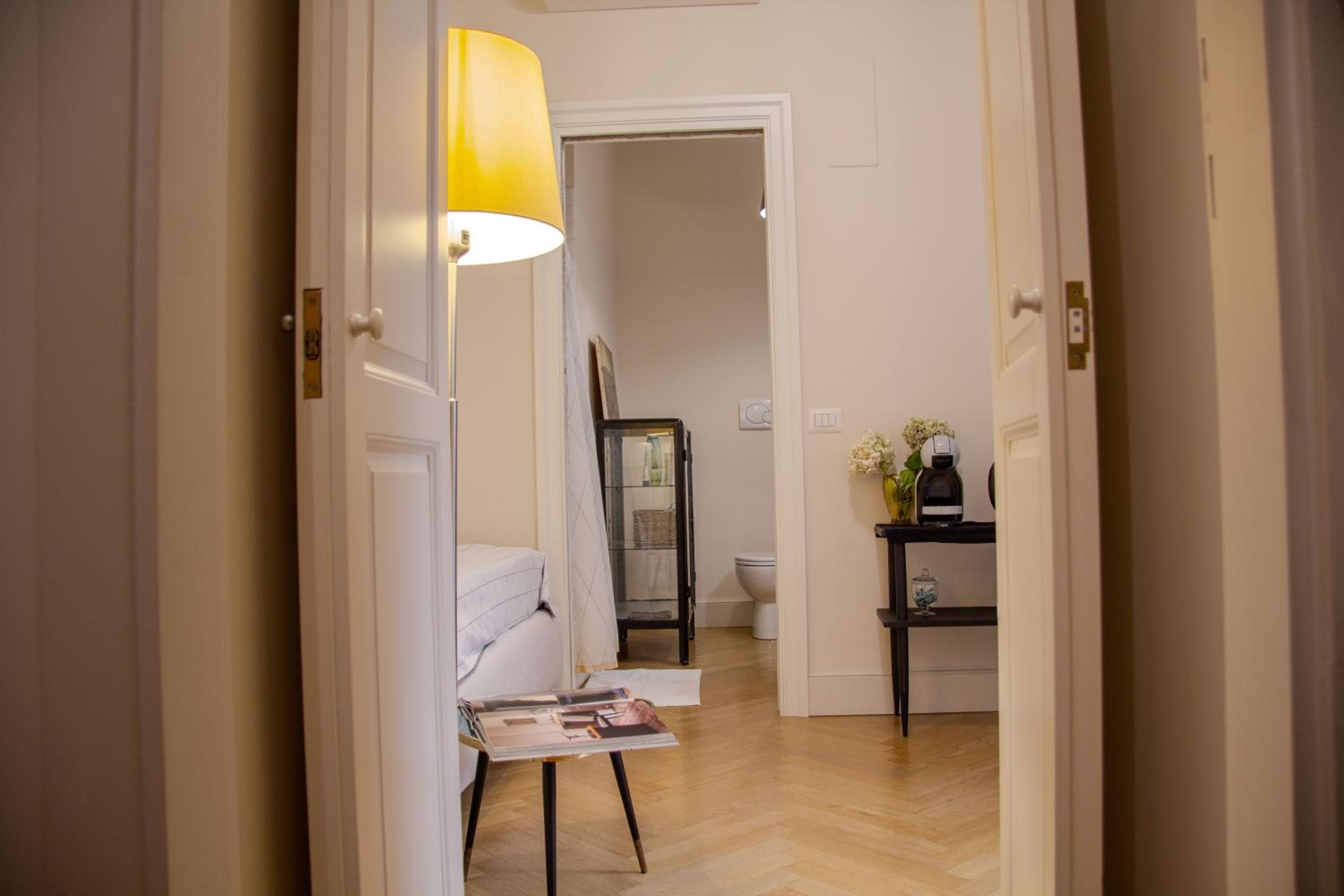 Single Room with Private Bathroom photo 2