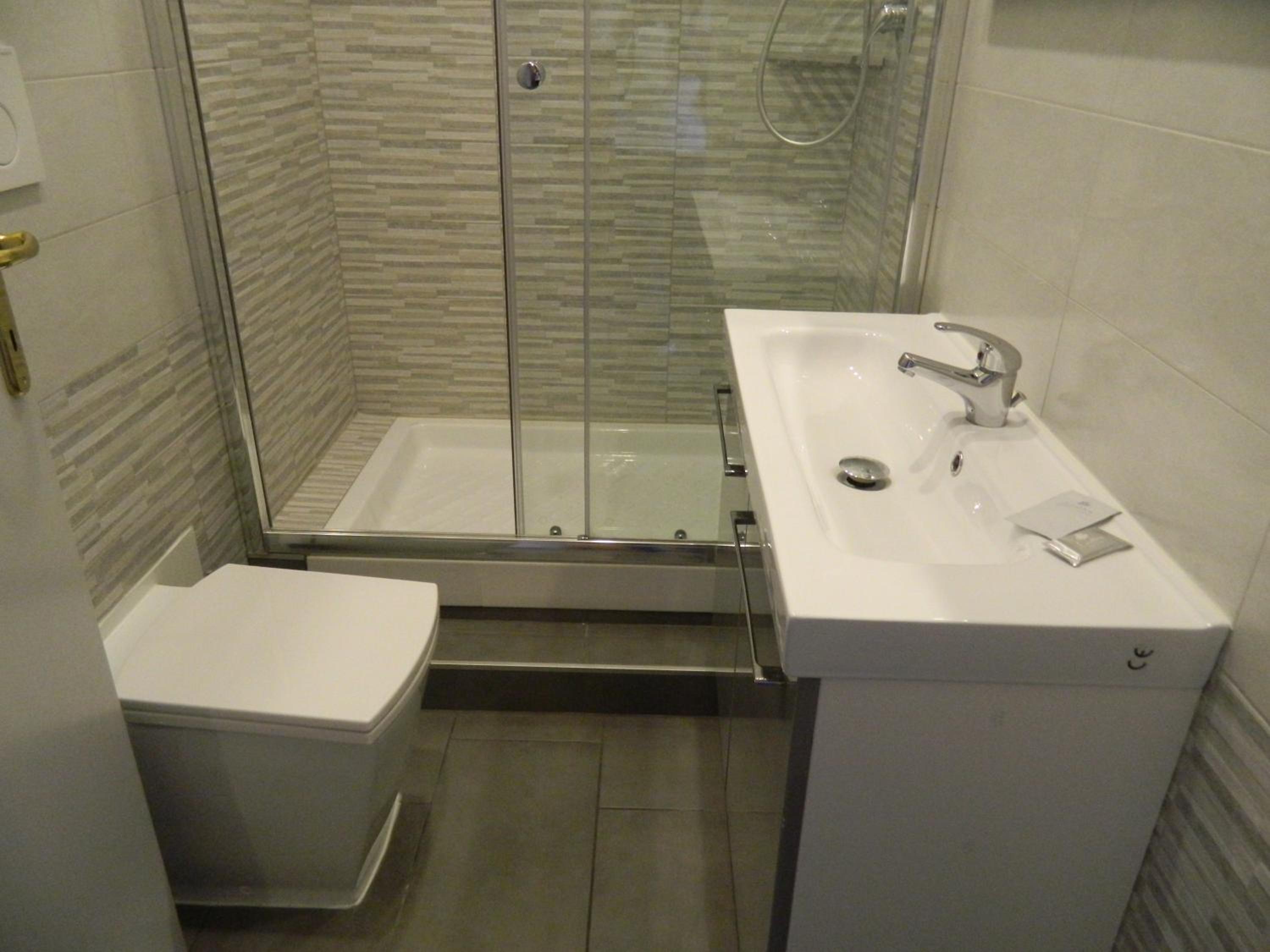 Family Room with Private Bathroom photo 3