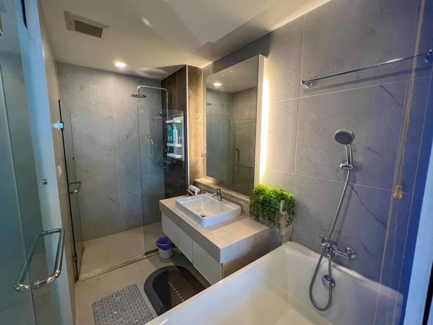 Suite With Pool View - Photo 28