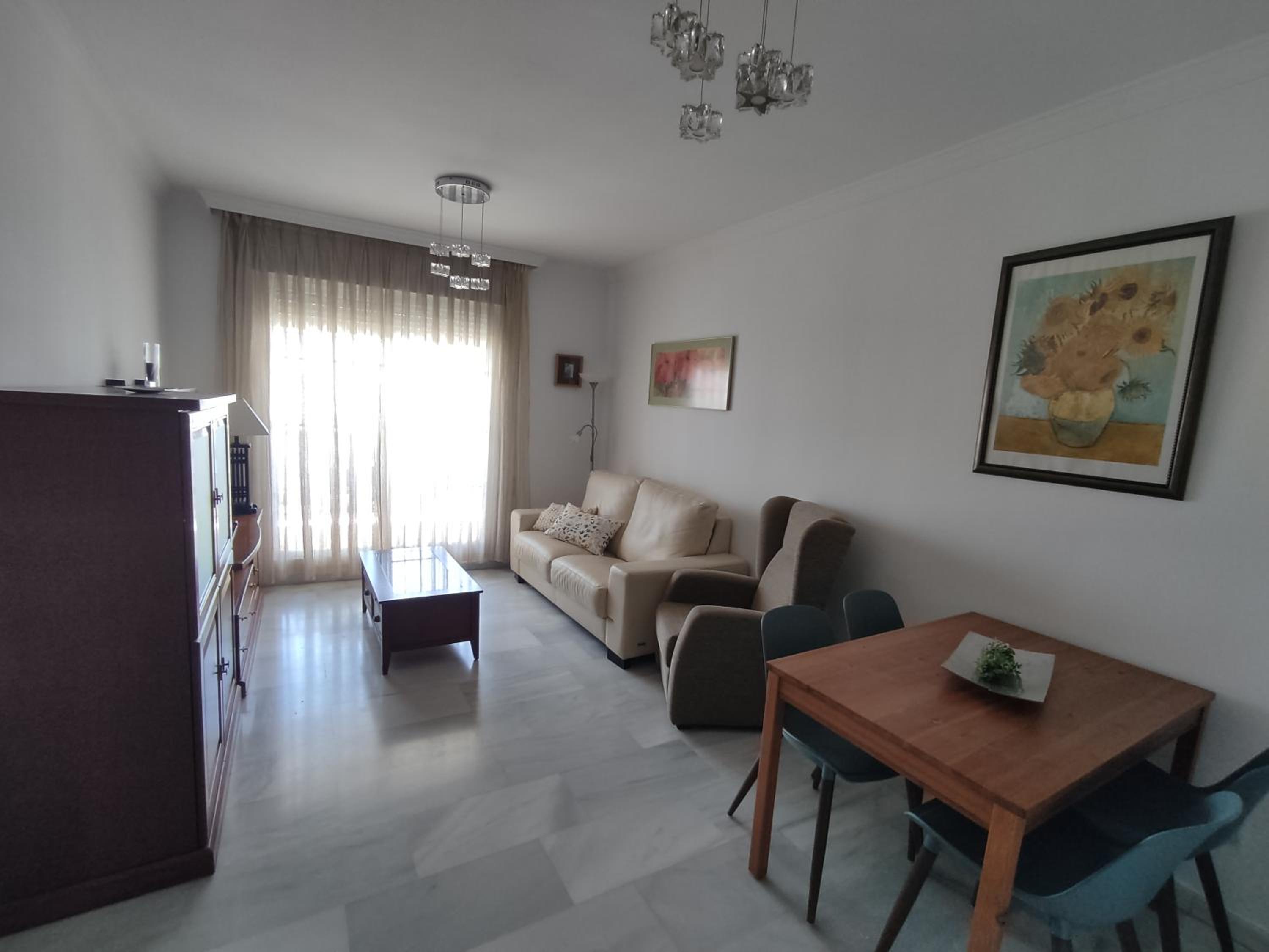 Apartamento de dos habitaciones con terraza y vista al mar