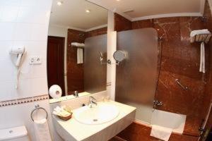 Double or Twin Room - Photo 11