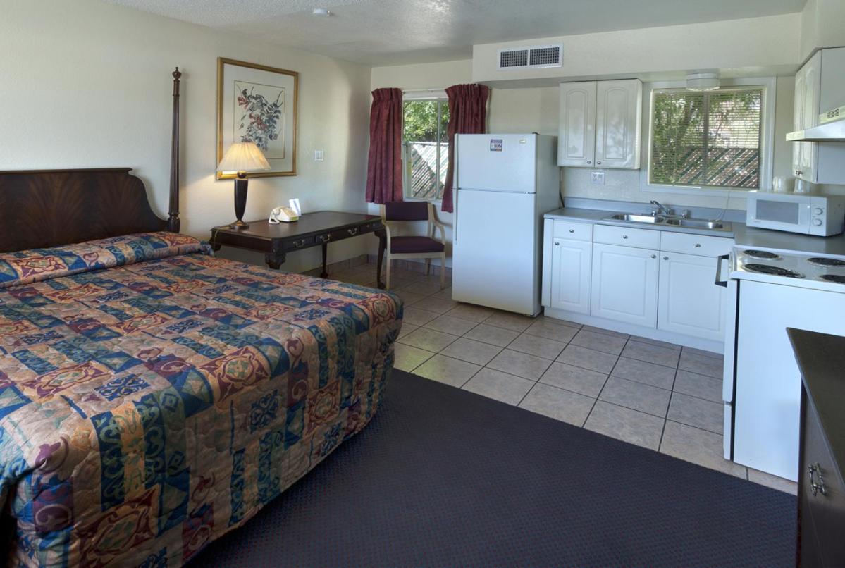 Executive Single Room 1 Bedroom King Bed Non Smoking - Photo 2