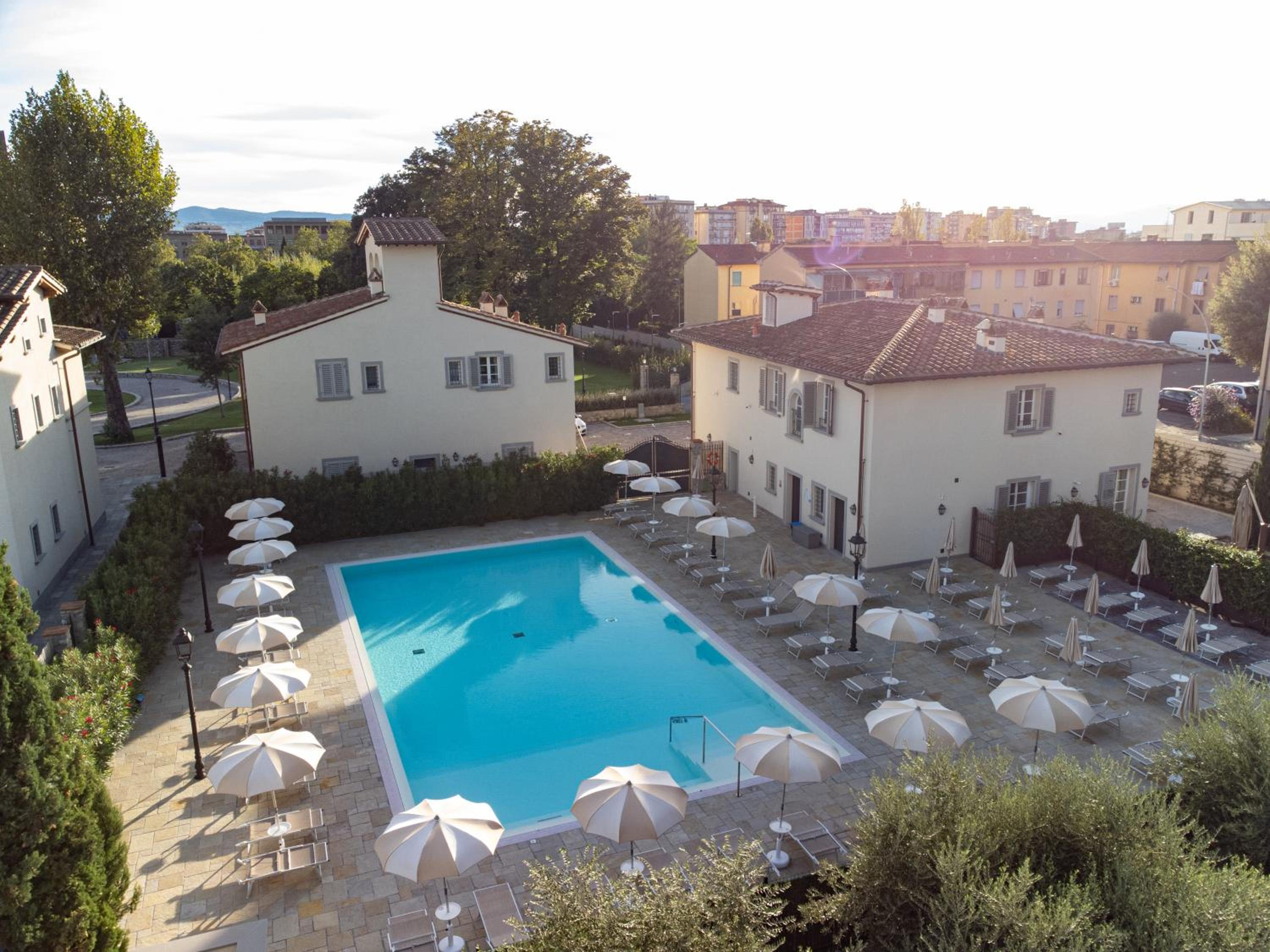Apartment with Pool View photo 3