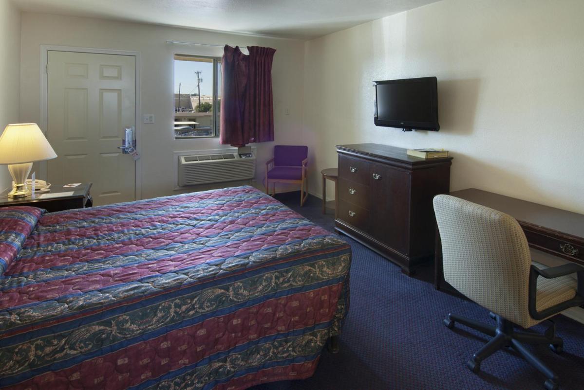 Standard Single Room 1 Double Bed Smoking - Photo 1