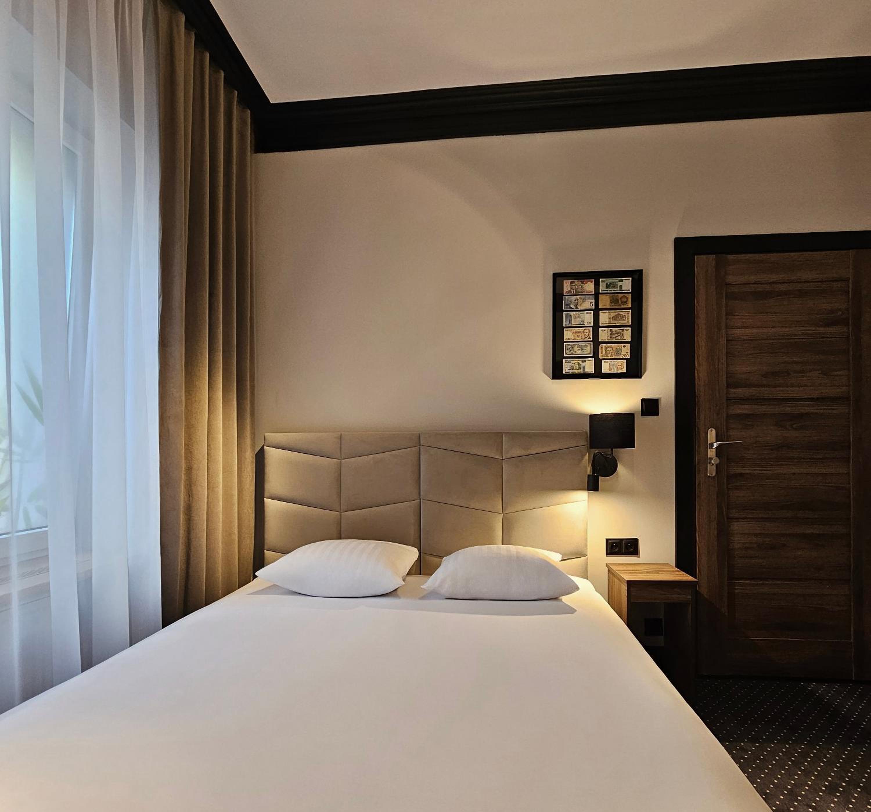 Small Double Room - Photo 14