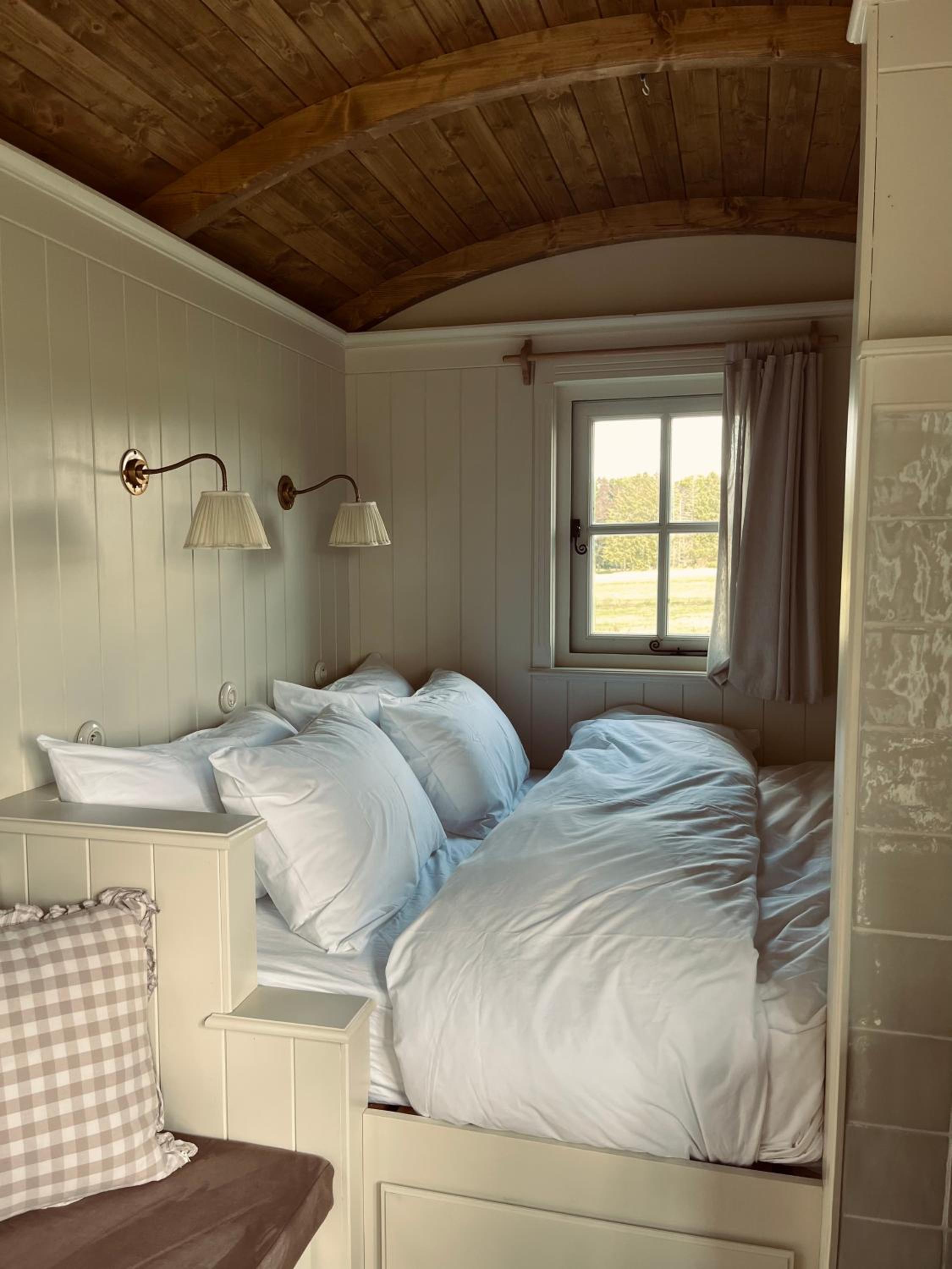 One-Bedroom House photo 1