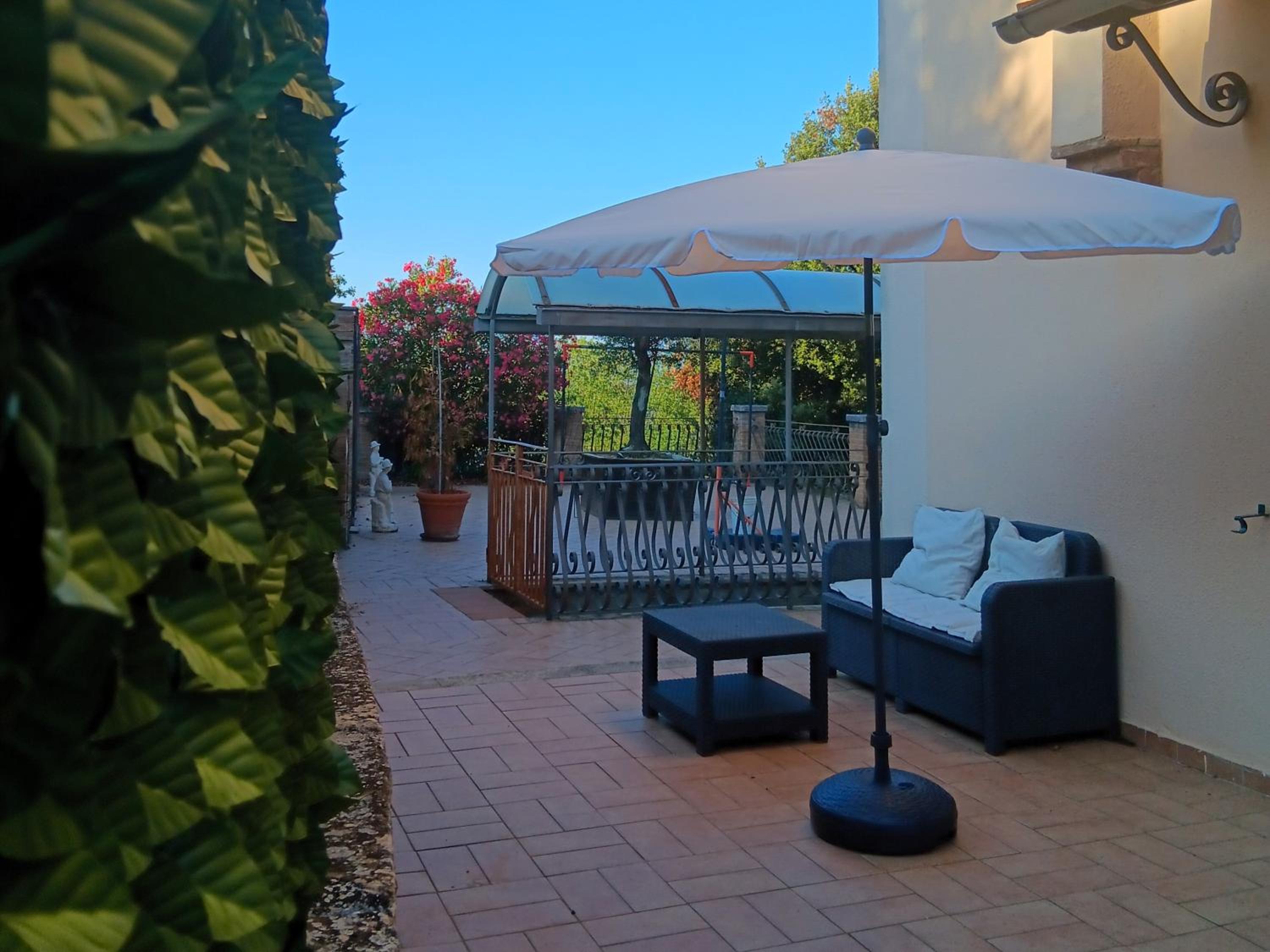 One-Bedroom Apartment with Garden View photo 3