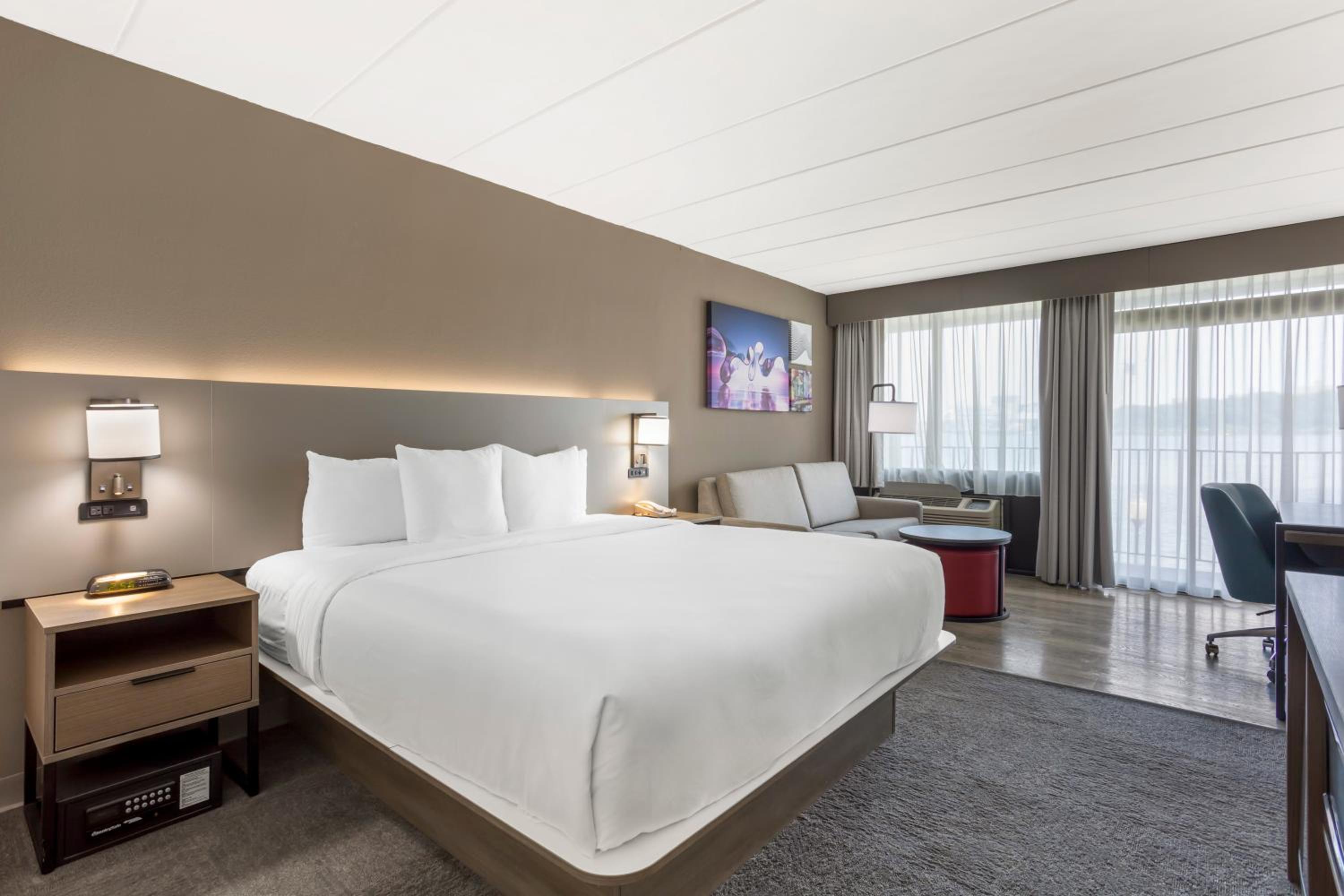 King Suite - Non-Smoking - Photo 1