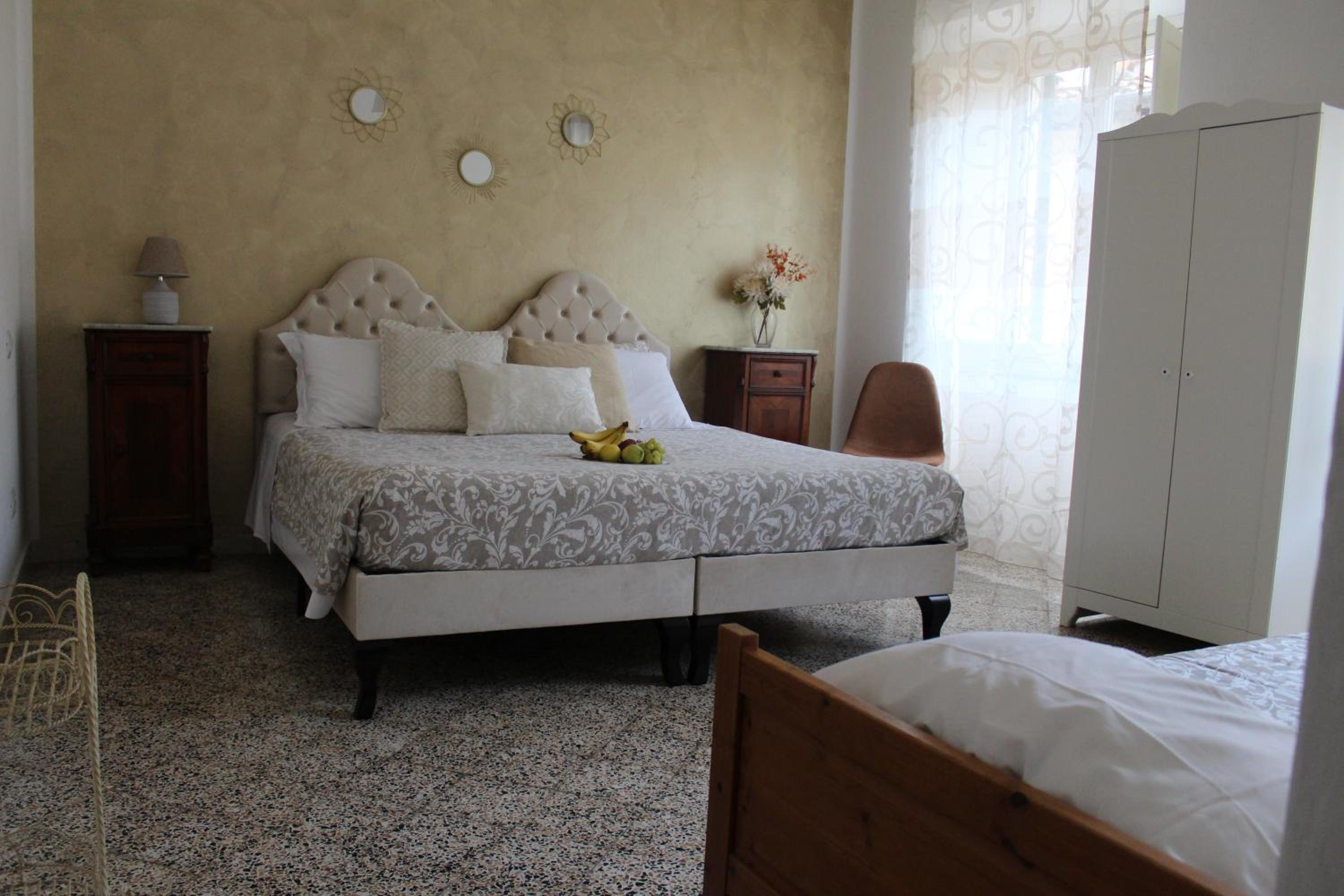 Triple Room with Private Bathroom - Photo 5