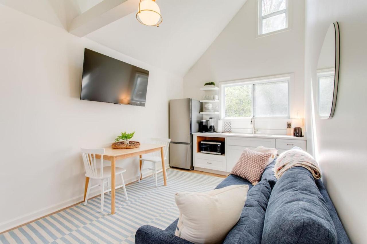 Two-Bedroom House photo 2