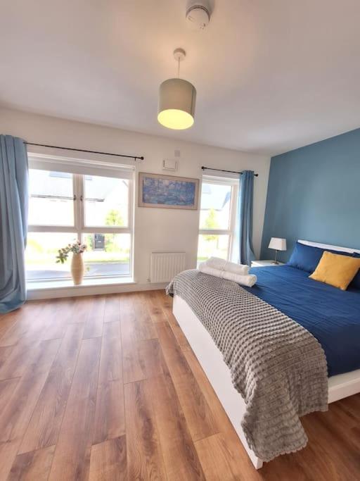 Three-Bedroom House photo 1