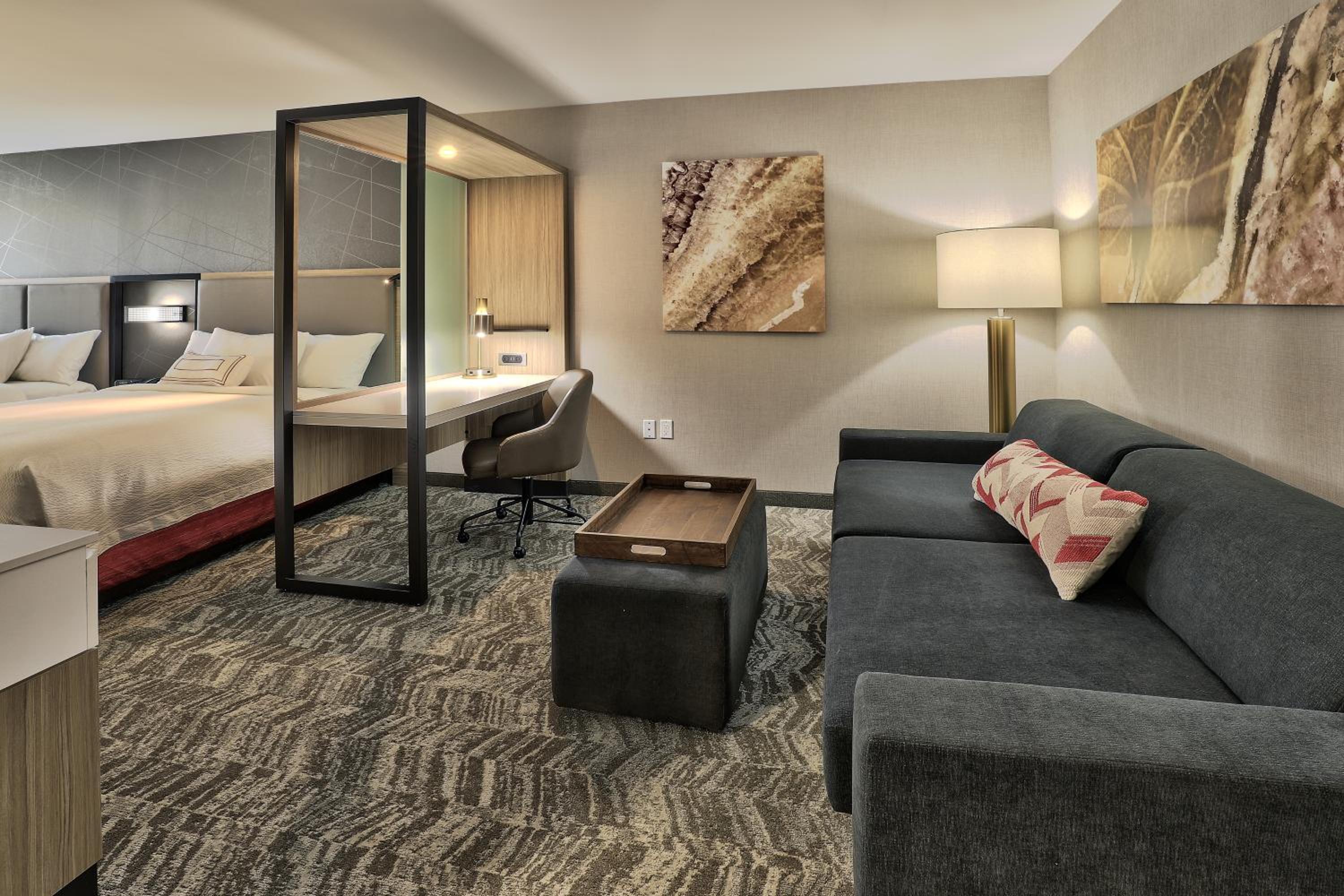 Suite, 2 Queen, Sofa bed, City view - Photo 3