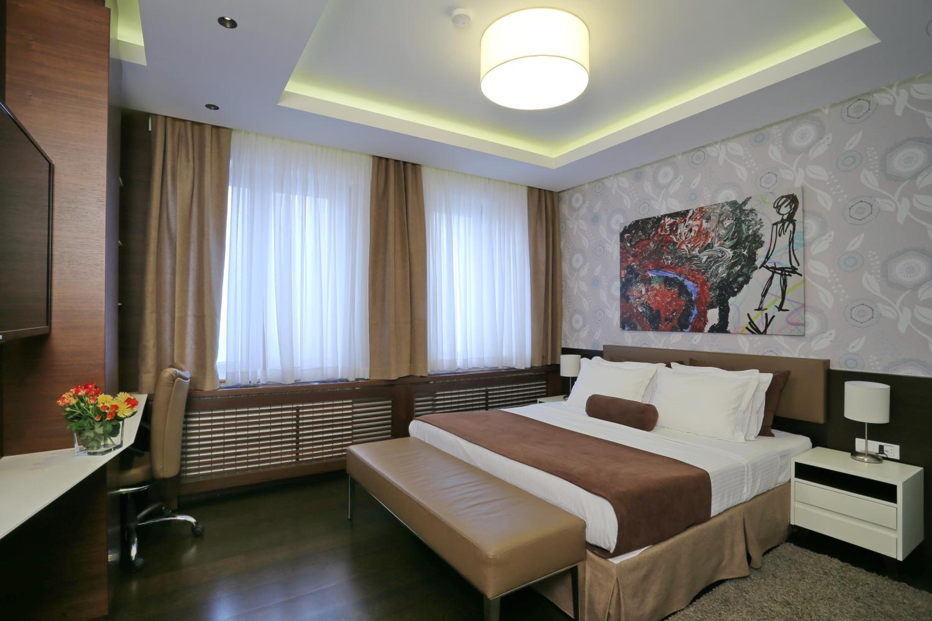 Superior King Suite with Free Parking - Photo 21
